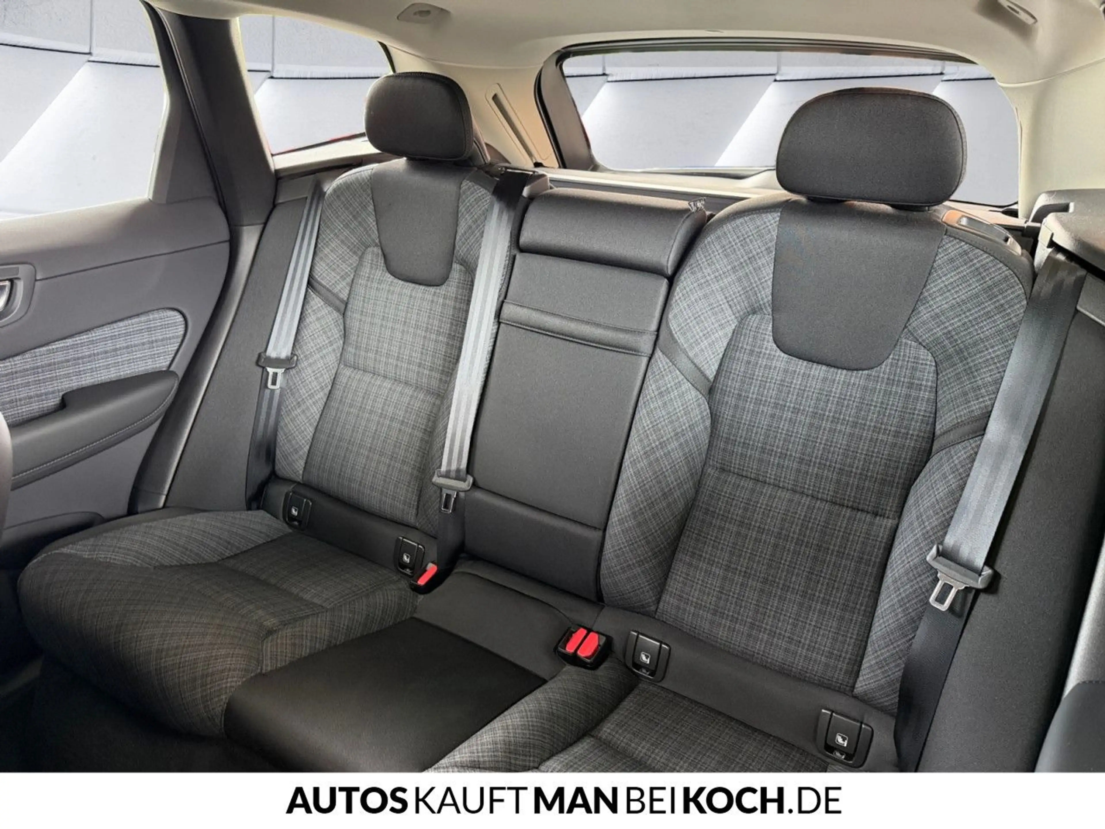 Volvo XC60 B4 Core ACC BLIS 4xSHZ LHZ NAVI — photo 8