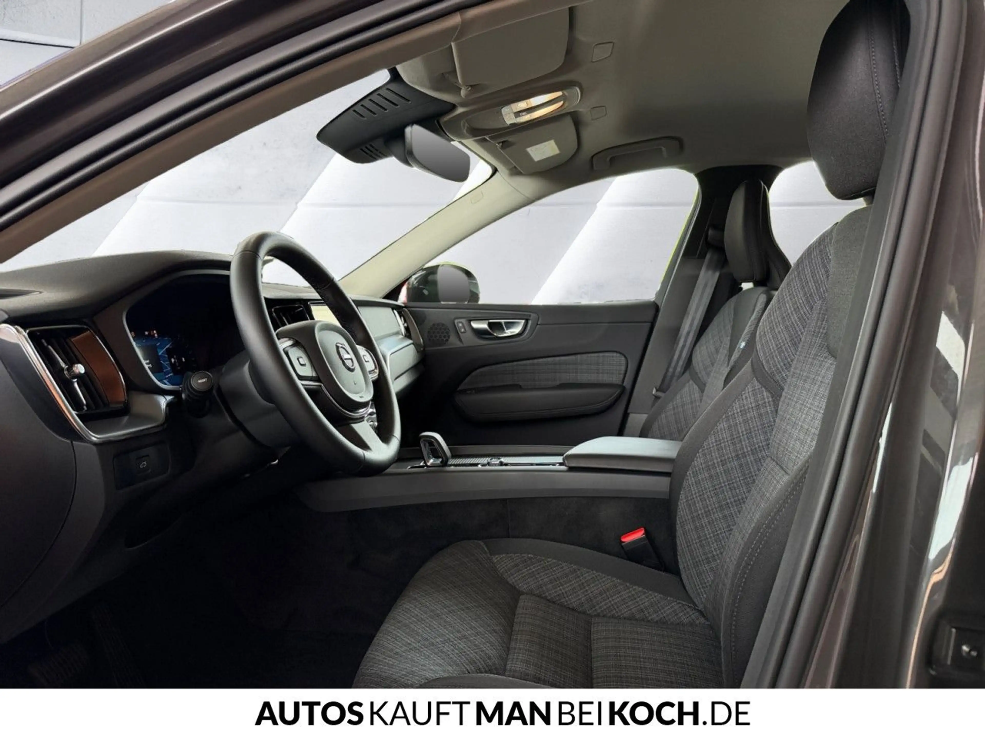 Volvo XC60 B4 Core ACC BLIS 4xSHZ LHZ NAVI — photo 7