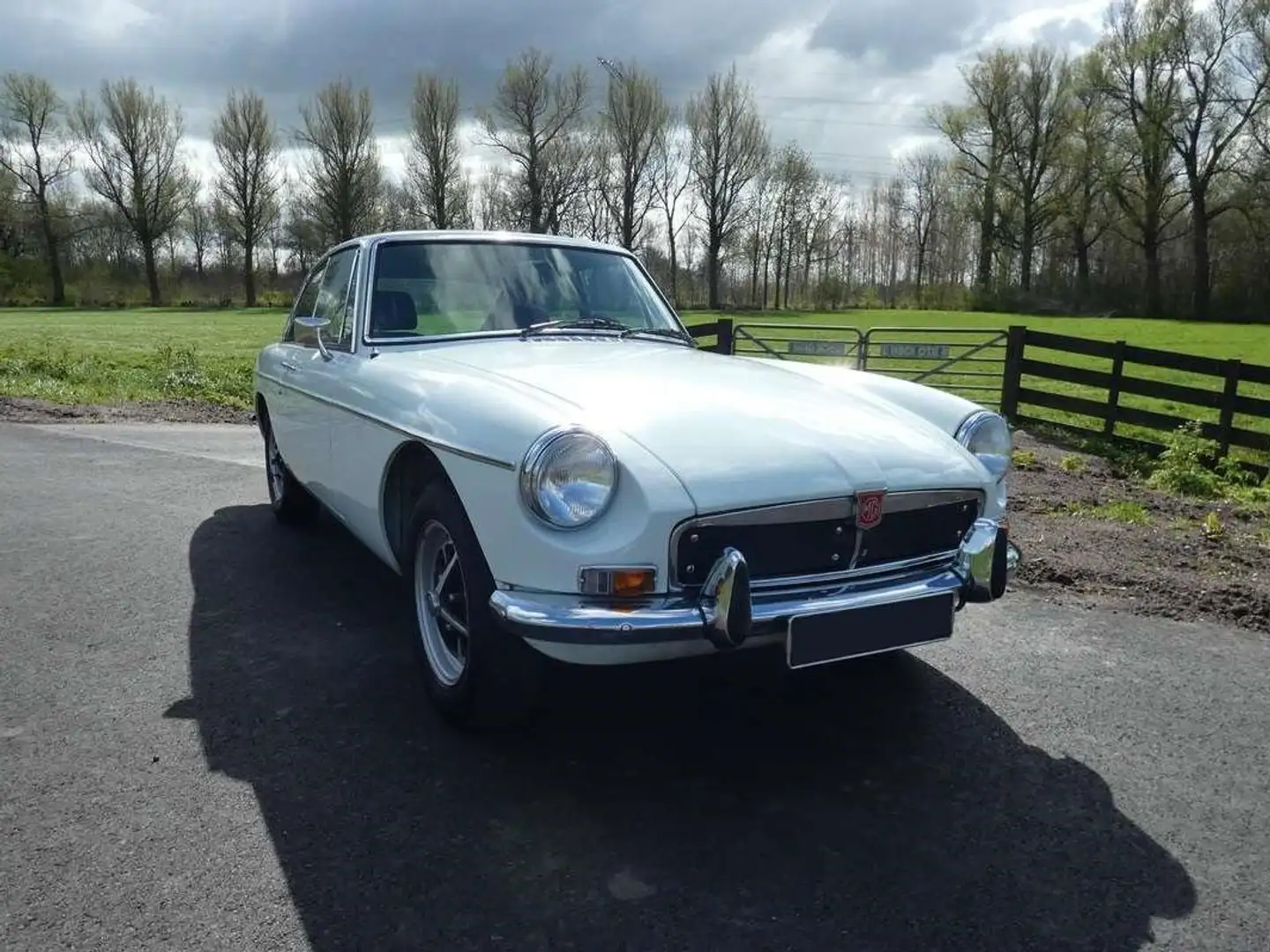 MG MGB 1.8 GT Blanc - 1