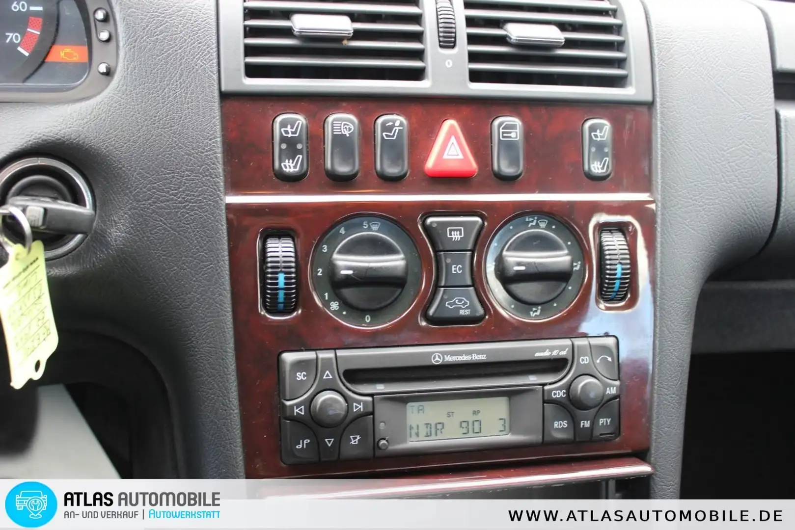 Mercedes-Benz E 240 AUT=Erst. 63.000KM=XENON=2.HAND=TOP ZUSTAN Schwarz - 2