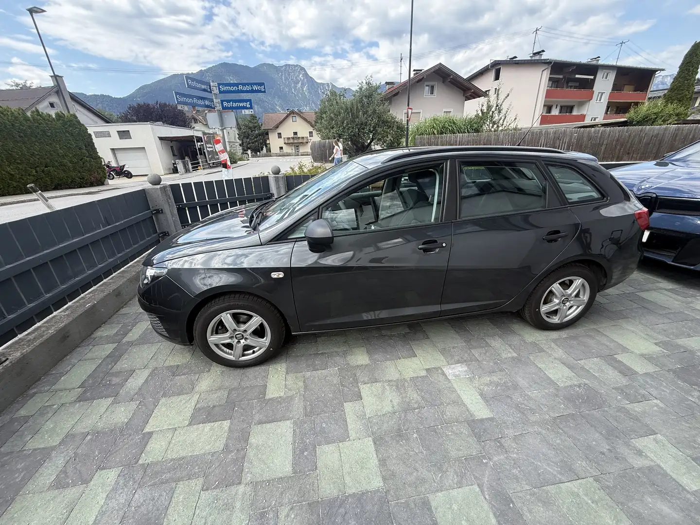 SEAT Ibiza ST Reference 1,2 Grau - 2