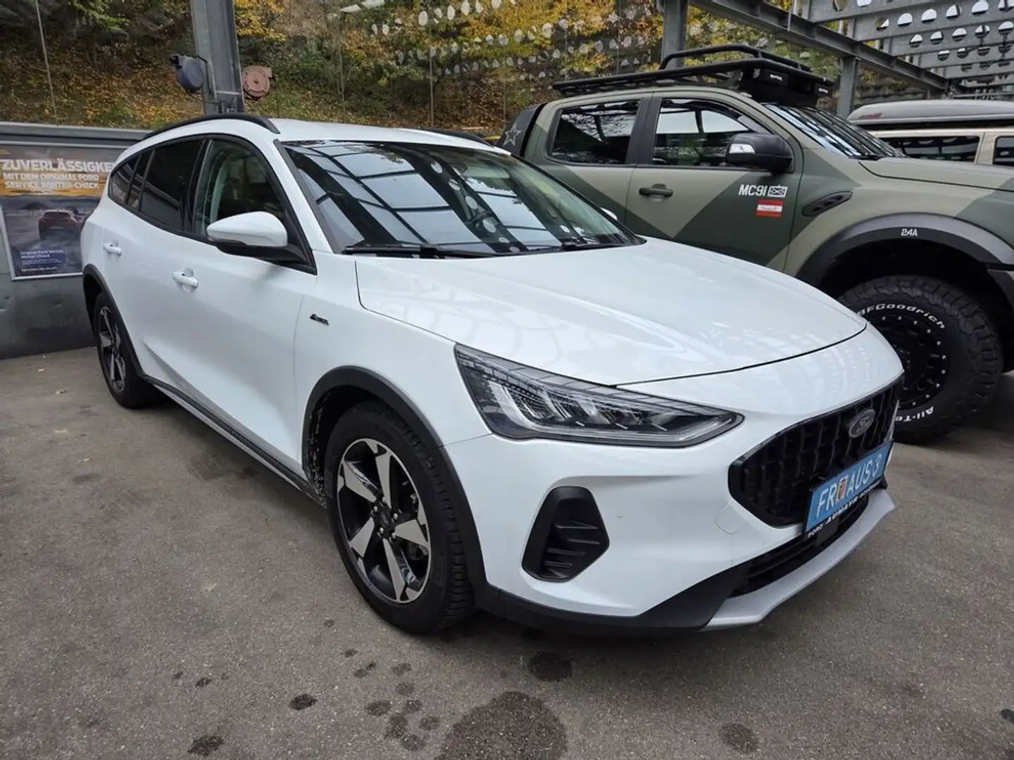Ford Focus Active Traveller 1,0 Ecoboot + AHK Weiß - 1