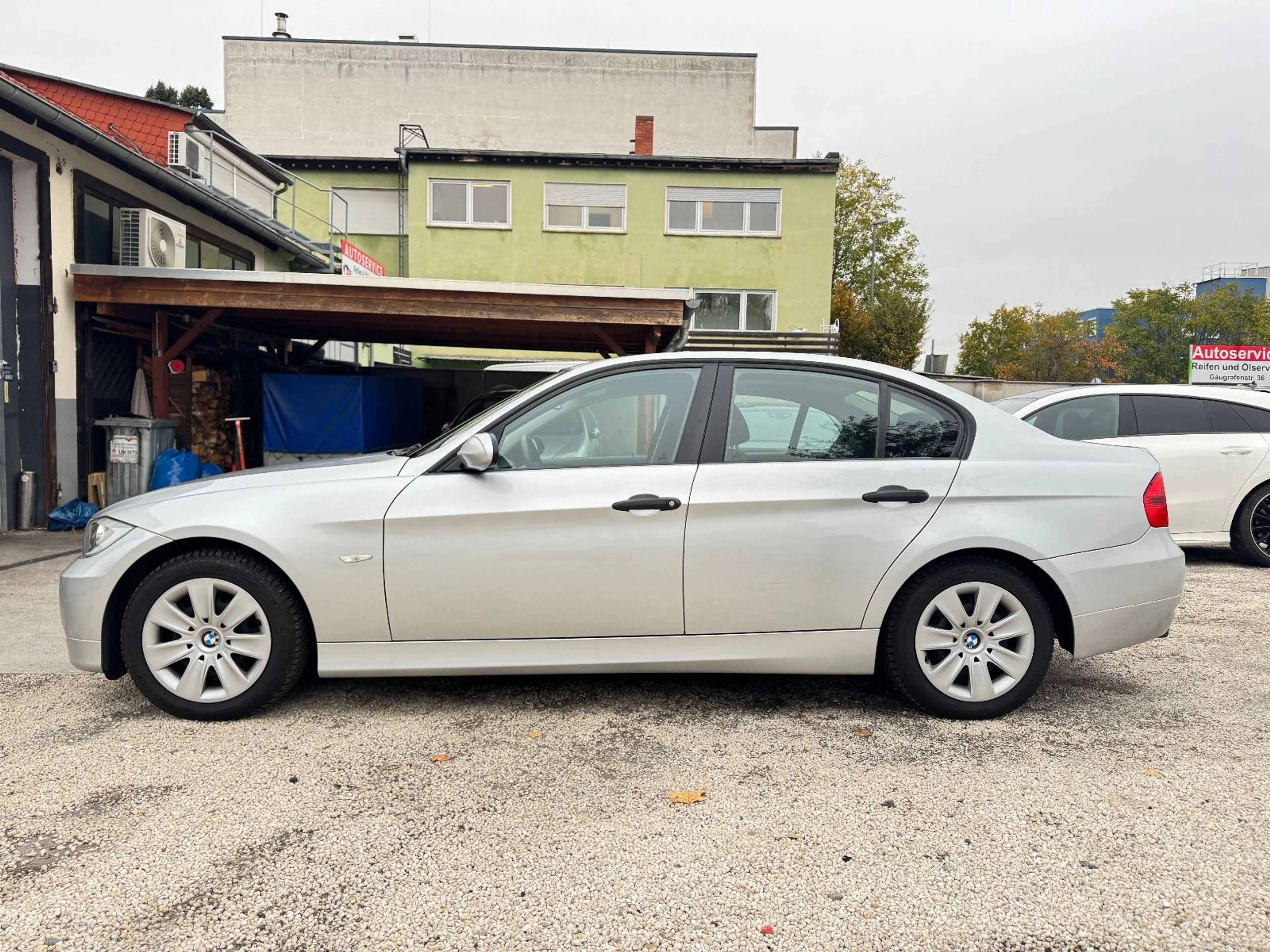 BMW 320 d Limousine Automatik 2.Hand.-PDC.! — photo 6