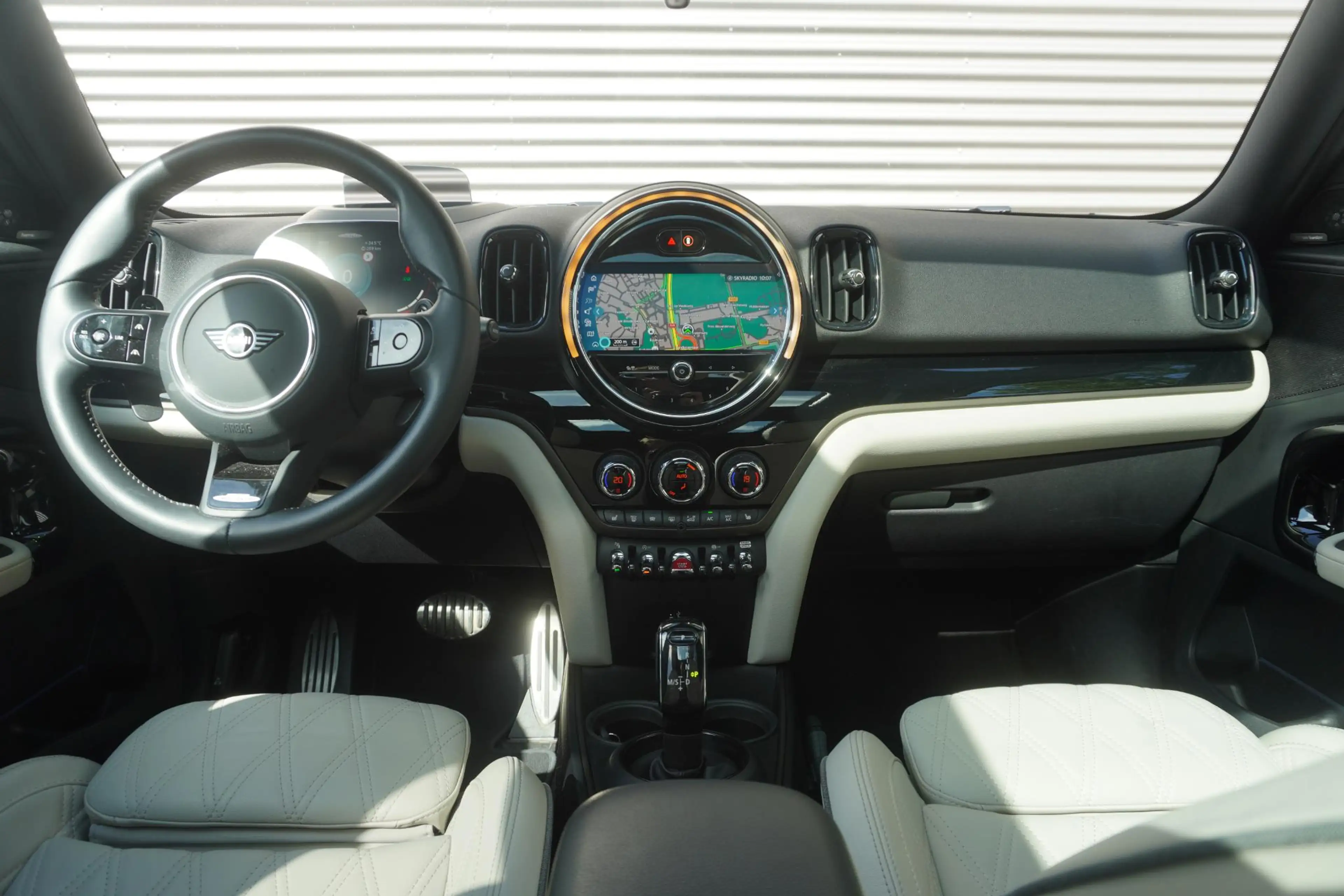 MINI John Cooper Works Countryman 2.0 ALL4 19" LM JCW Circuit Spoke two-tone | Glaze — photo 9