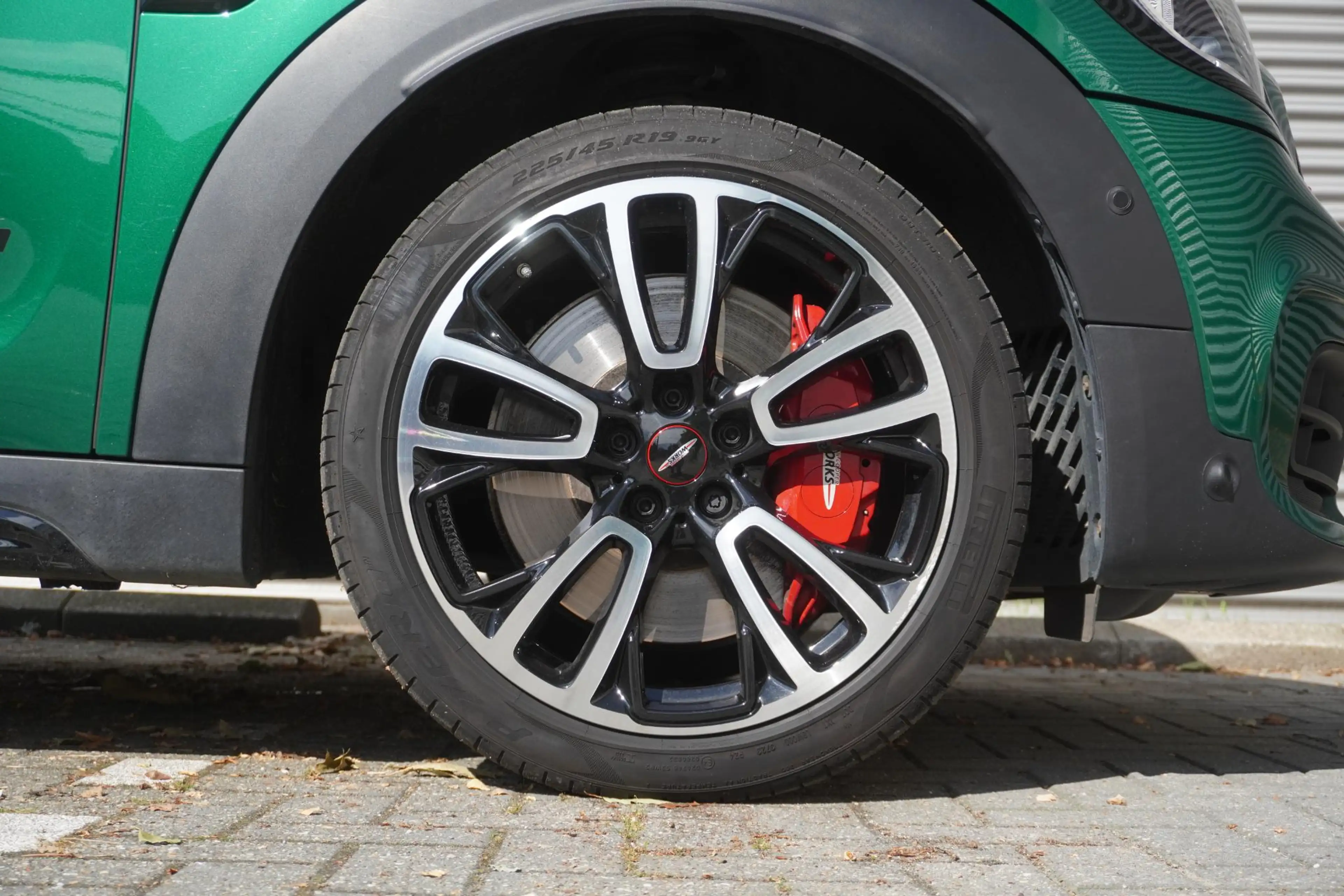 MINI John Cooper Works Countryman 2.0 ALL4 19" LM JCW Circuit Spoke two-tone | Glaze — photo 6
