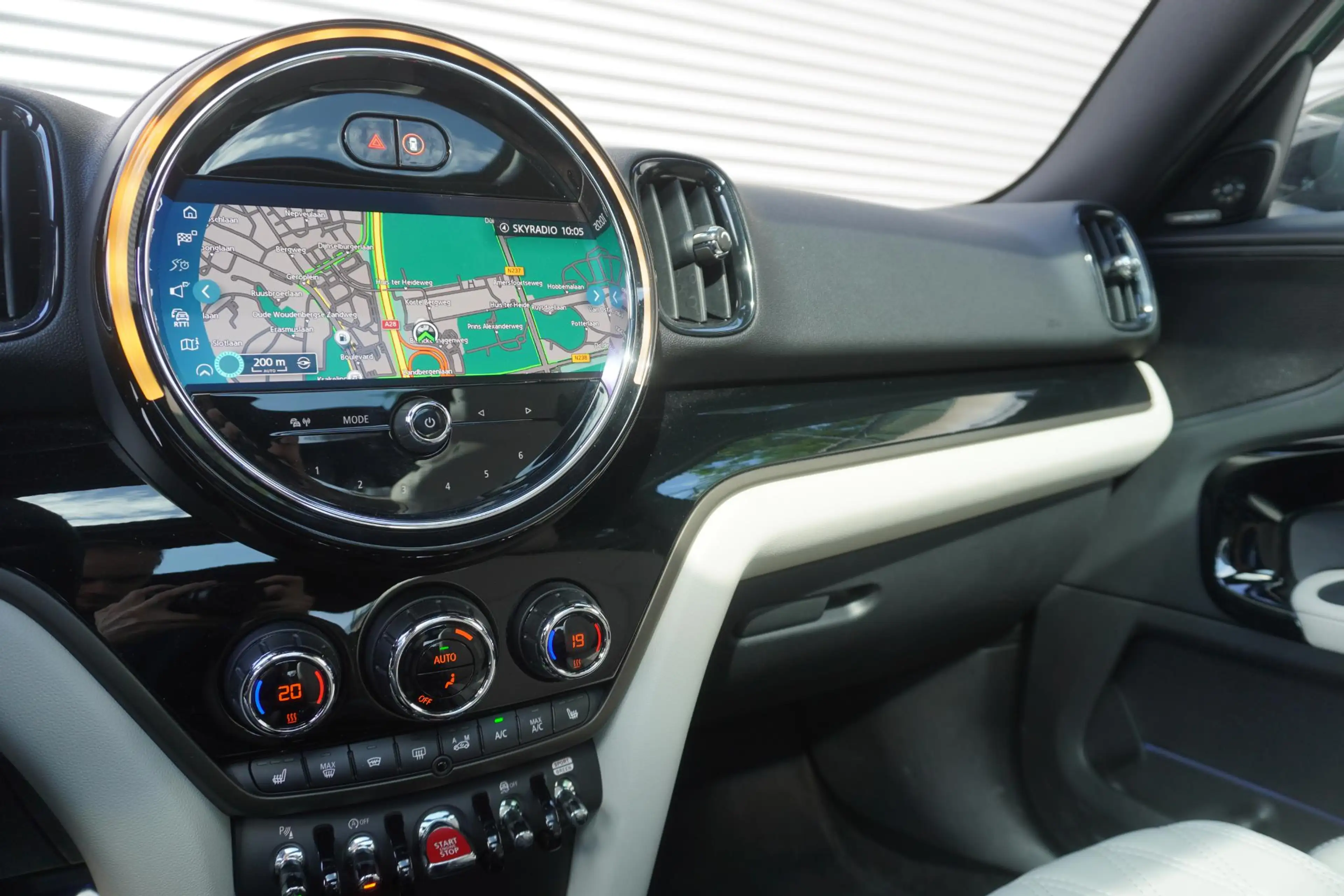 MINI John Cooper Works Countryman 2.0 ALL4 19" LM JCW Circuit Spoke two-tone | Glaze — photo 11