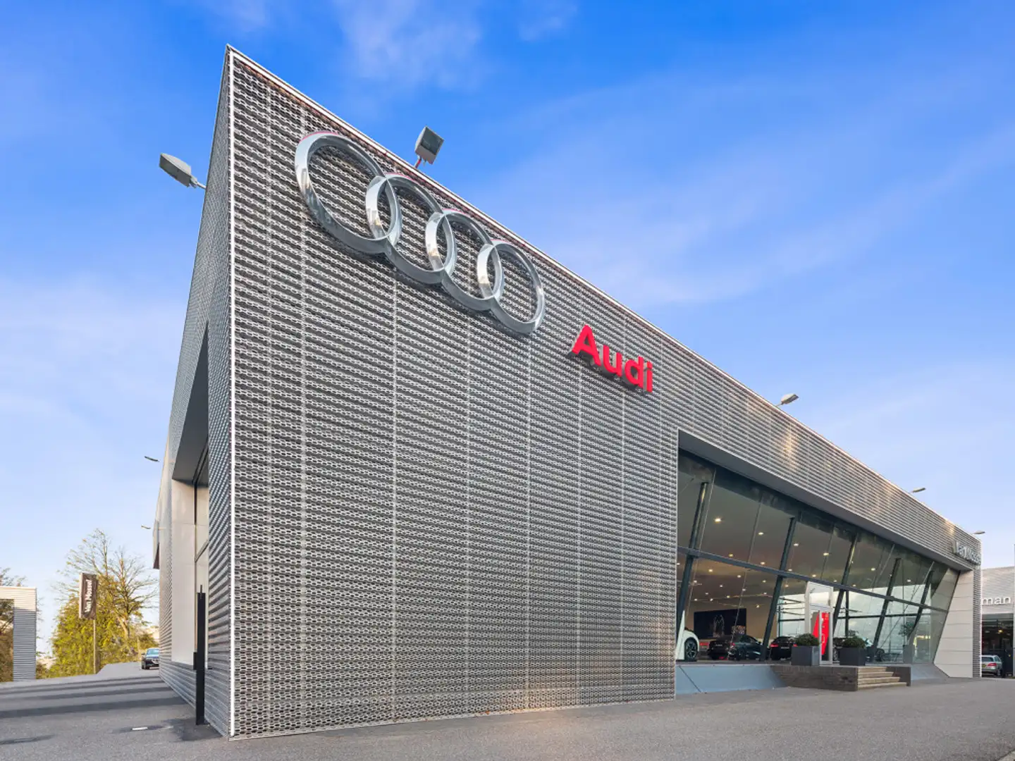 Audi Q3 Sportback 45 TFSI e S Edition Blauw - 2