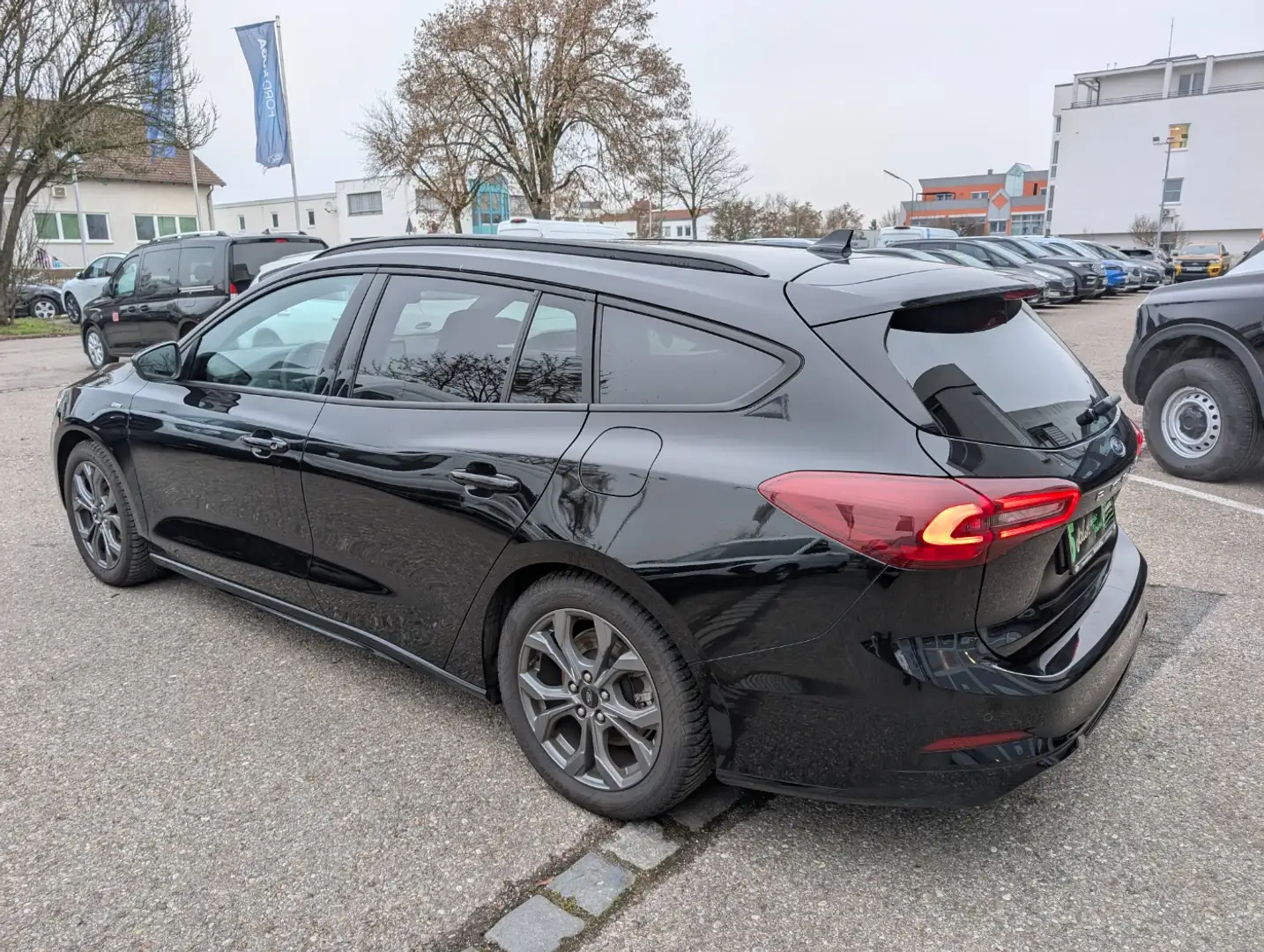 Ford Focus Turnier 1.0 EcoBoost ST-Line ACC+LED+Navi Noir - 2