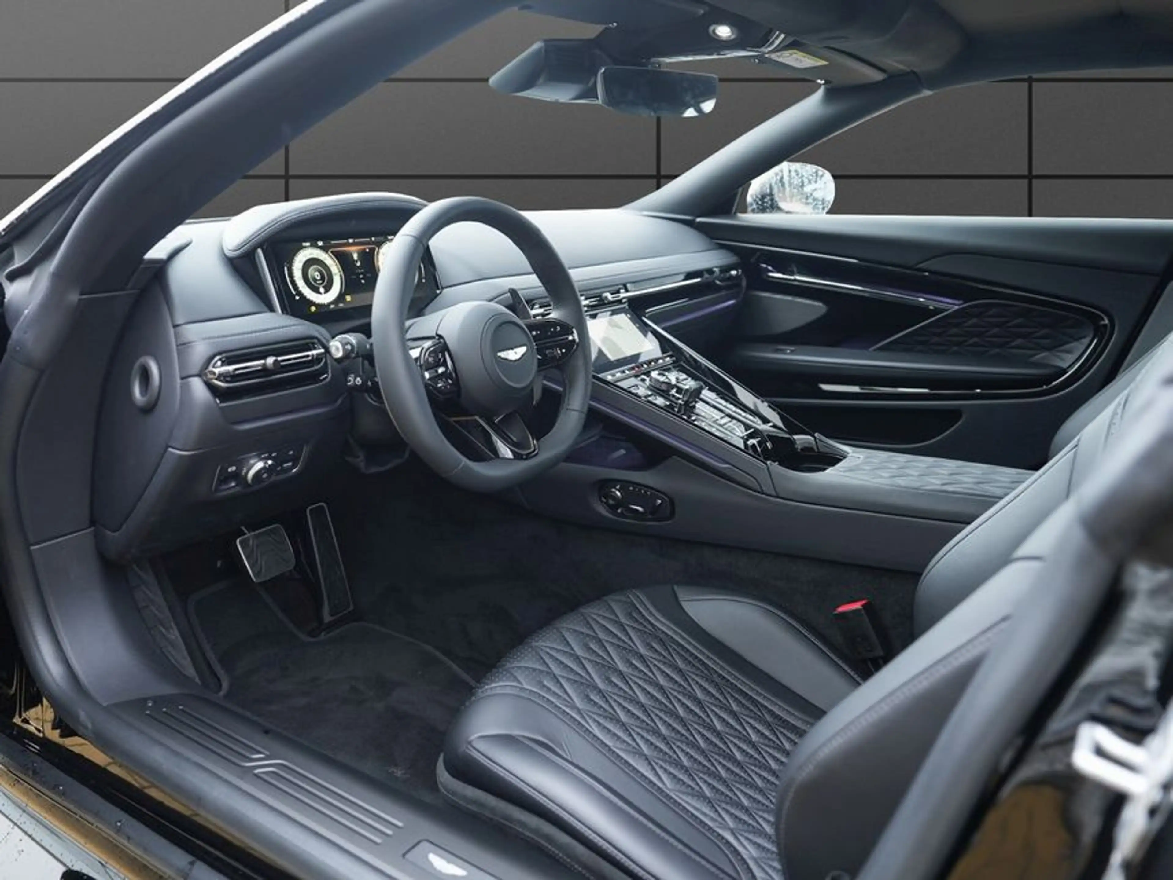 Aston Martin DB12 Volante — photo 3