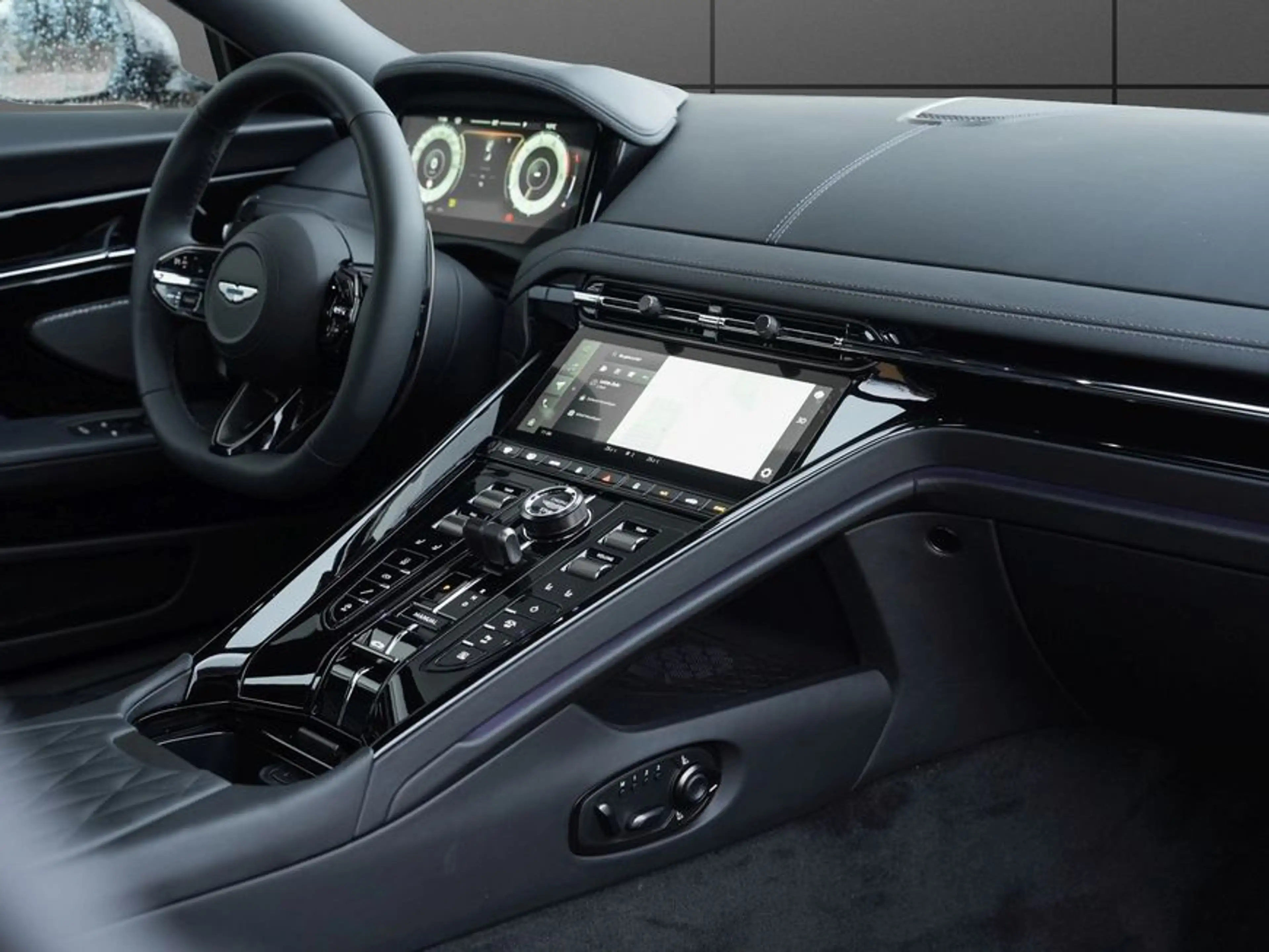 Aston Martin DB12 Volante — photo 10