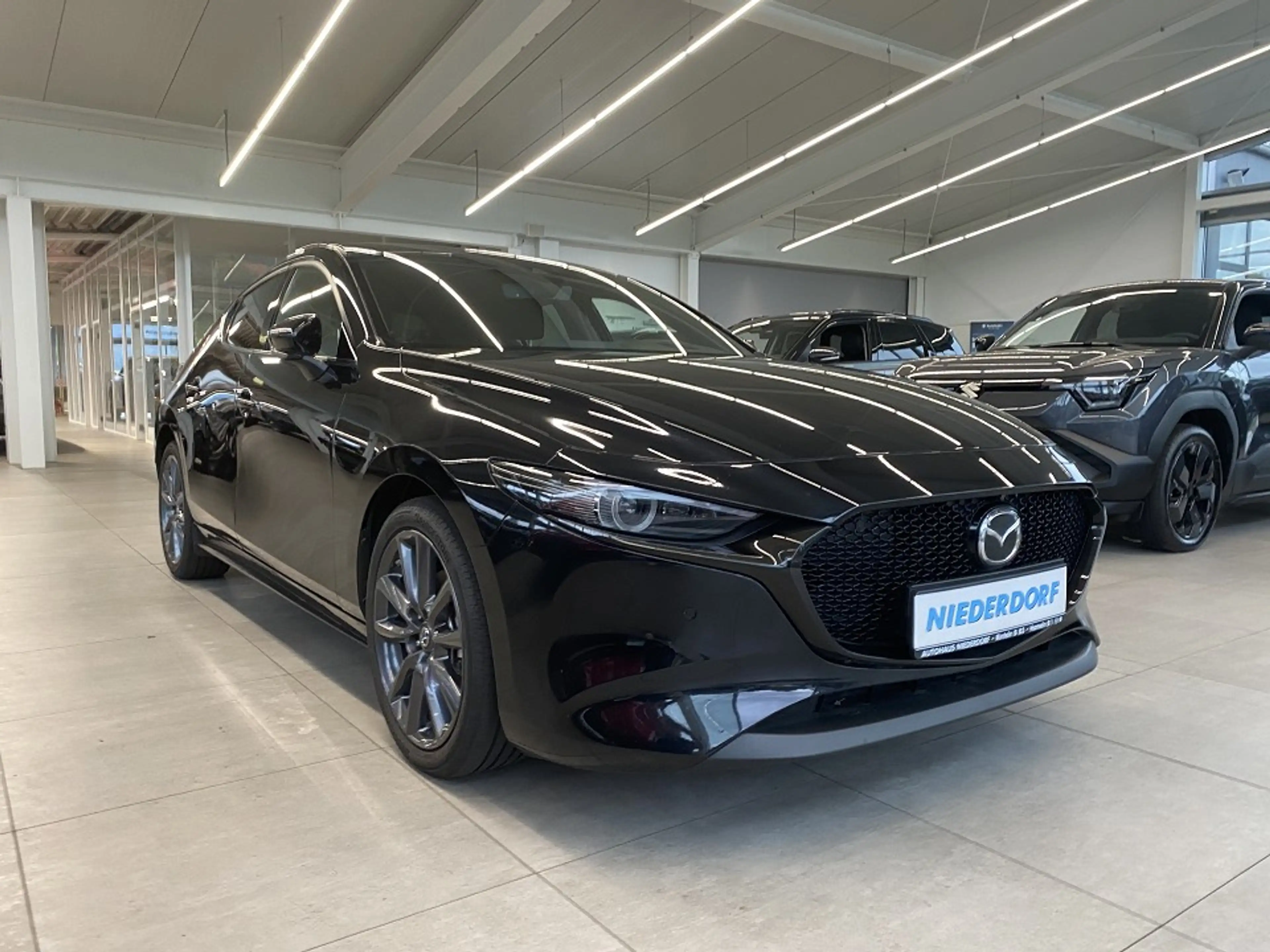 Mazda 3 2.0 Selection BOSE NAVI MATRIX 360*