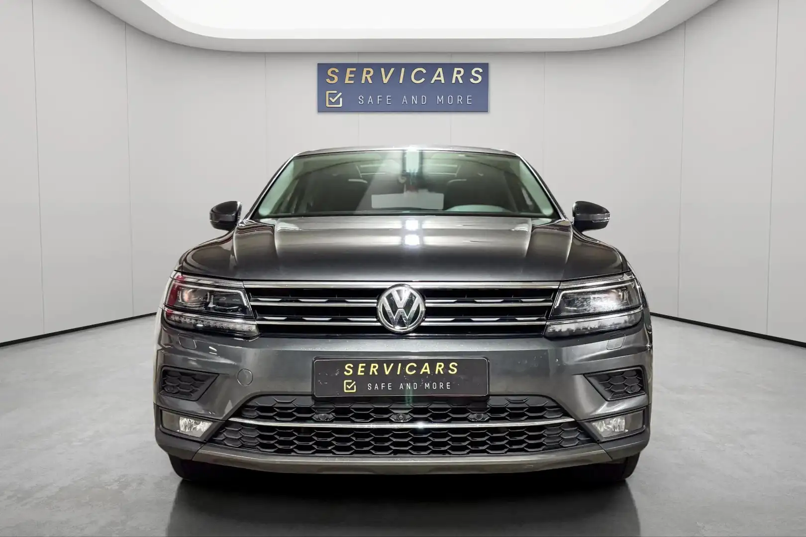 Volkswagen Tiguan 2.0 TDi Highline DSG / PANO / CARPLAY / GAR 12MOIS Grau - 2