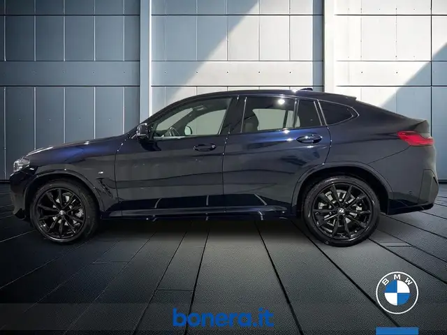 BMW X4 view 9