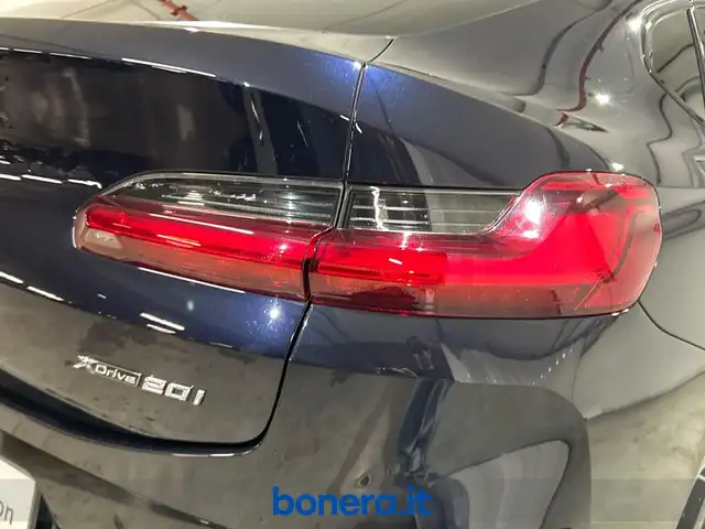 BMW X4 view 13