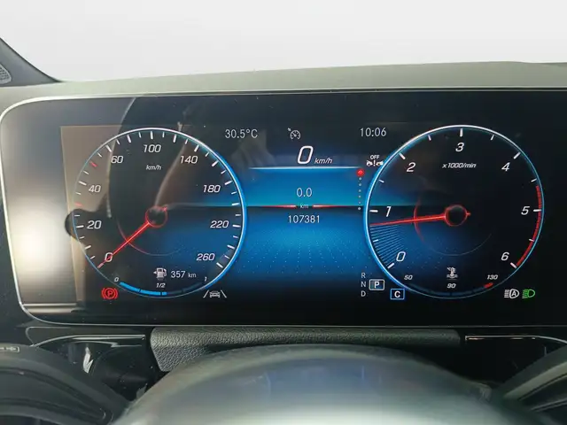 Mercedes-Benz Gla view 12