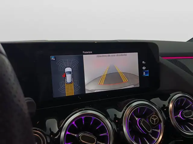 Mercedes-Benz Gla view 15