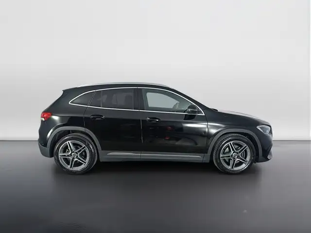 Mercedes-Benz Gla view 3