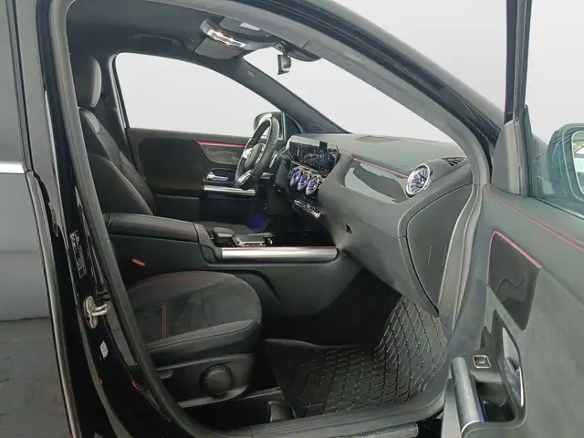 Mercedes-Benz Gla view 11