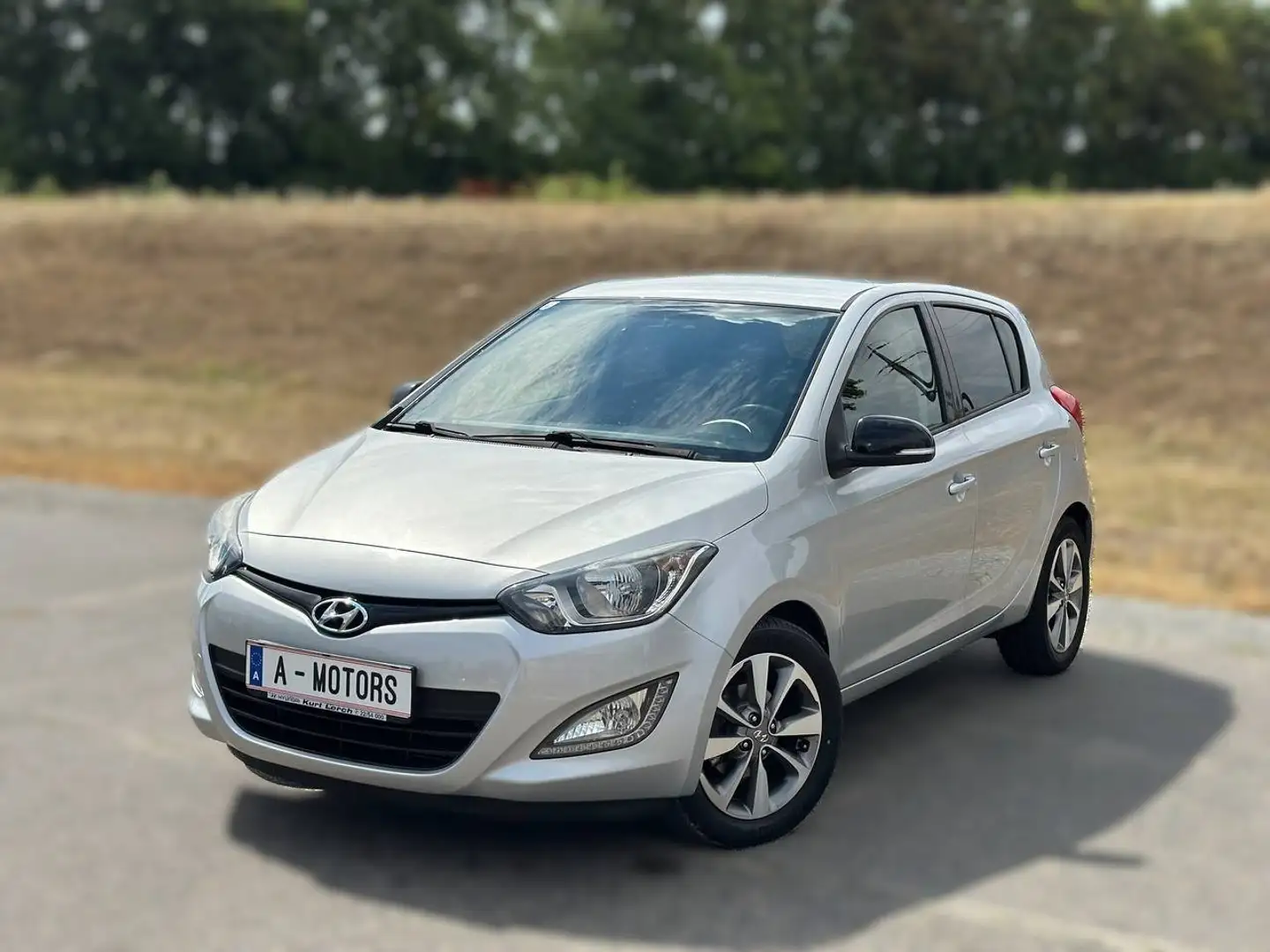 Hyundai i20 Silber - 1