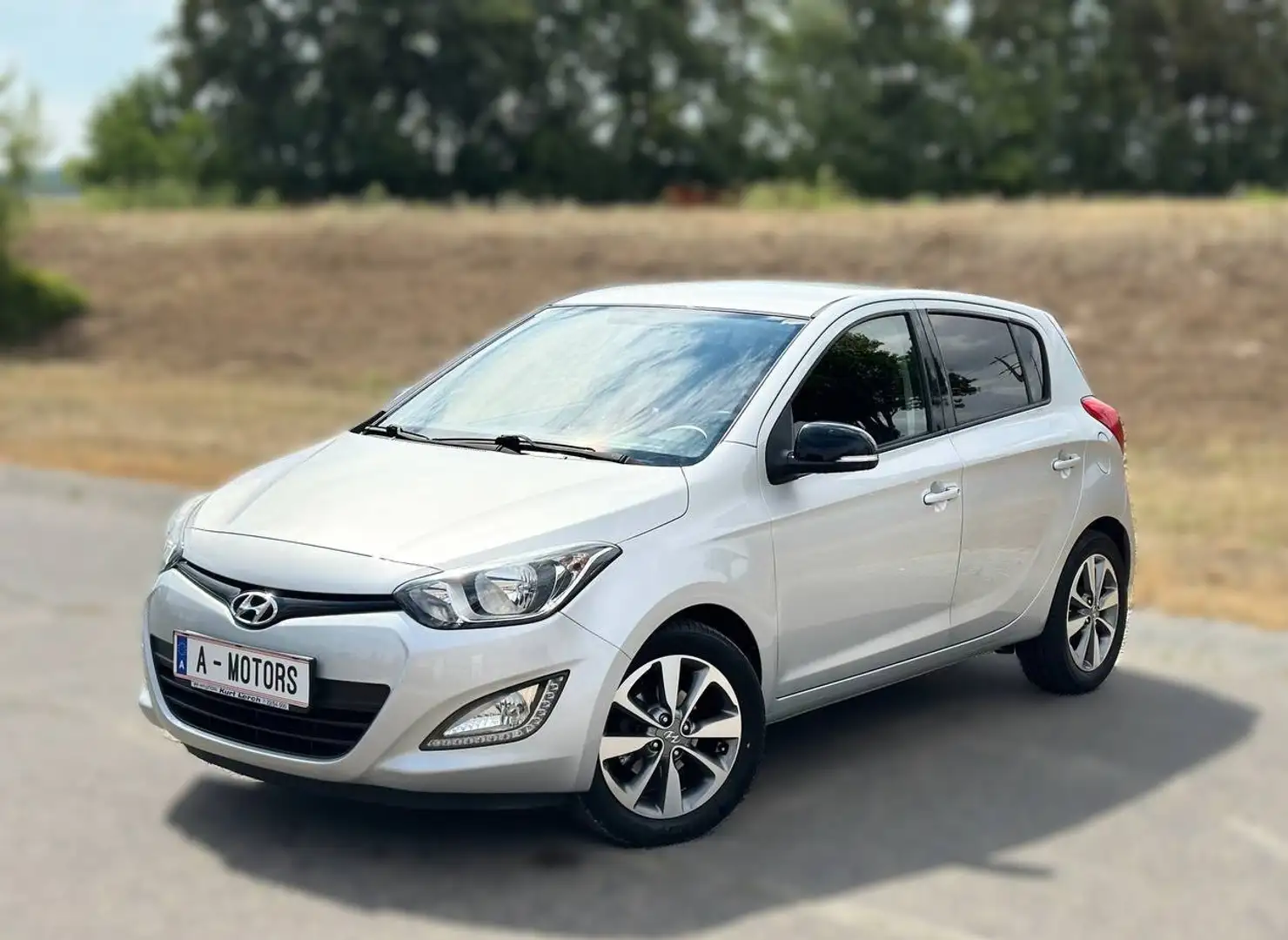 Hyundai i20 Silber - 2