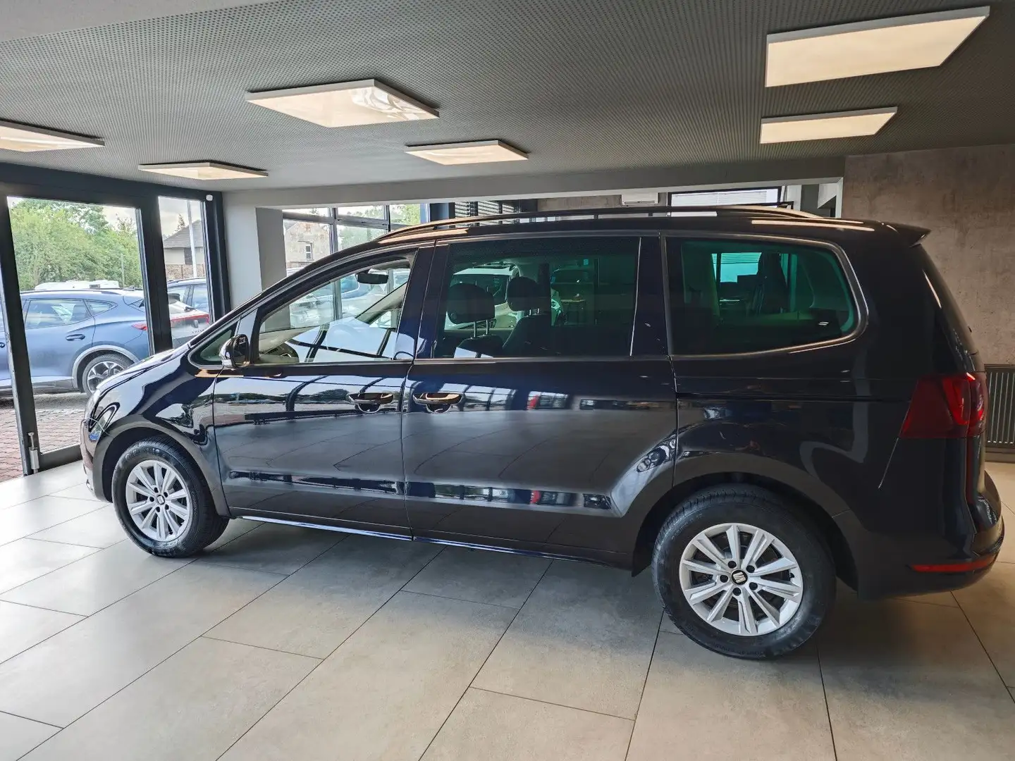 SEAT Alhambra 2.0TDI 184PS |Xenon|FullLink|Kam|Navi| Schwarz - 2