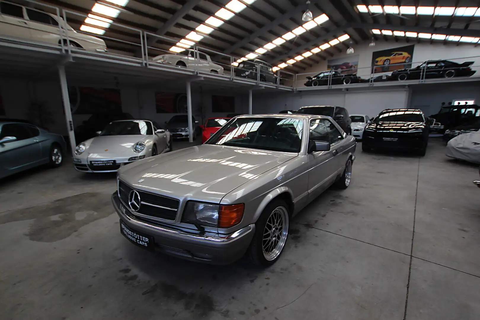 Mercedes-Benz Sonstige SEC 560 SEC Coupé Aut. Beige - 2