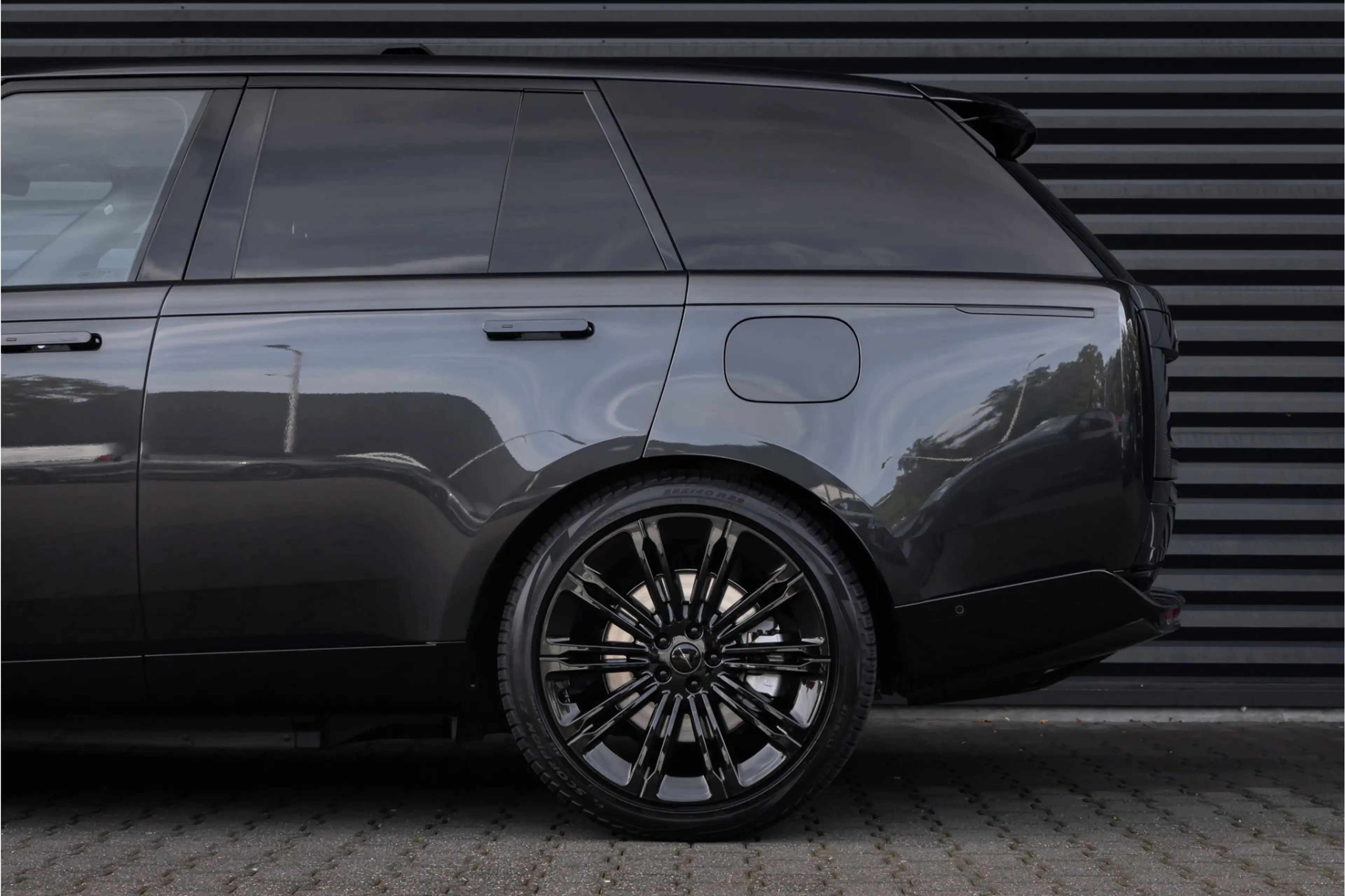 Land Rover Range Rover 3.0 P550e HSE PHEV 23'' - Carpathian Grey — photo 29