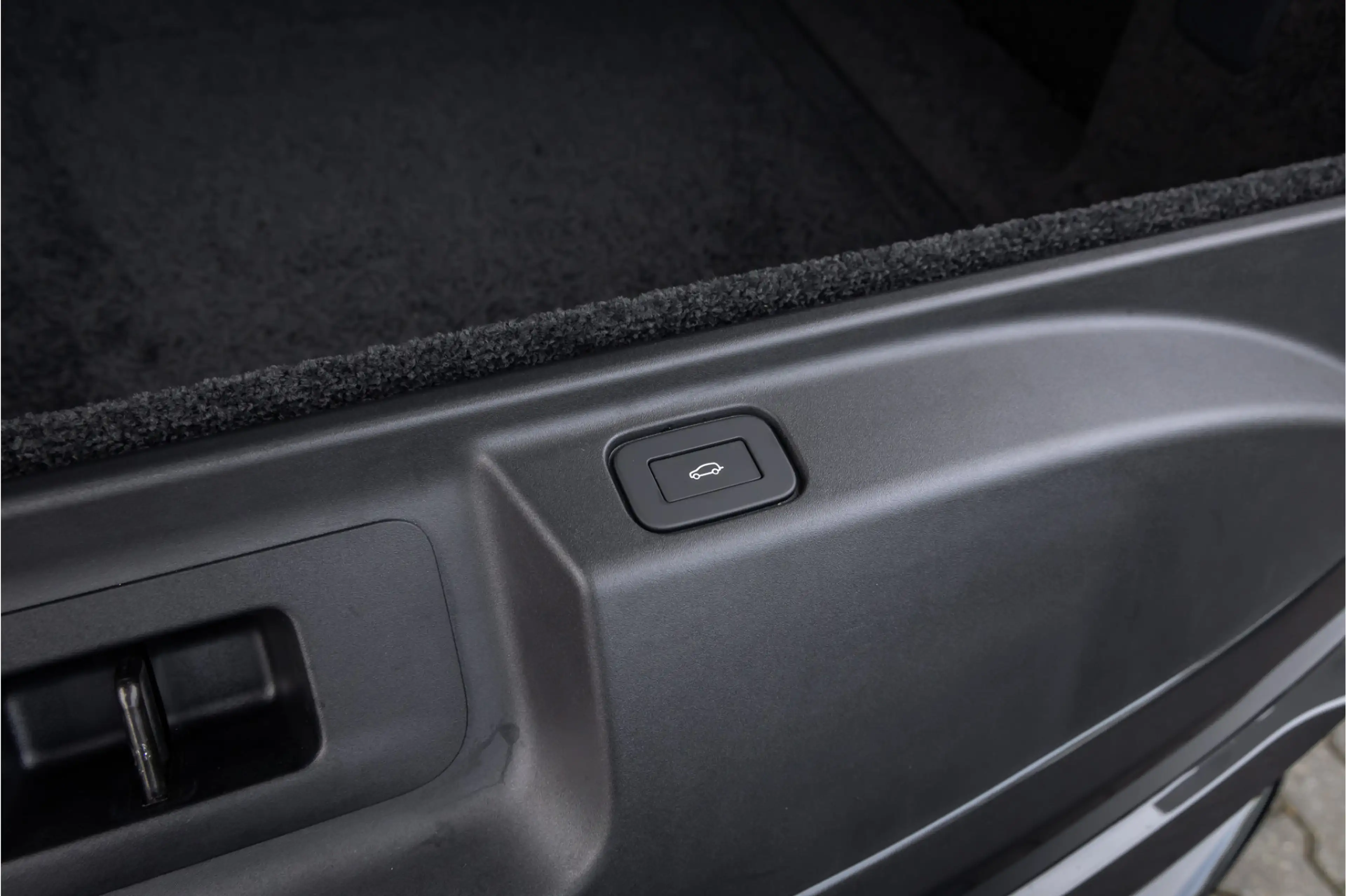 Land Rover Range Rover 3.0 P550e HSE PHEV 23'' - Carpathian Grey — photo 38