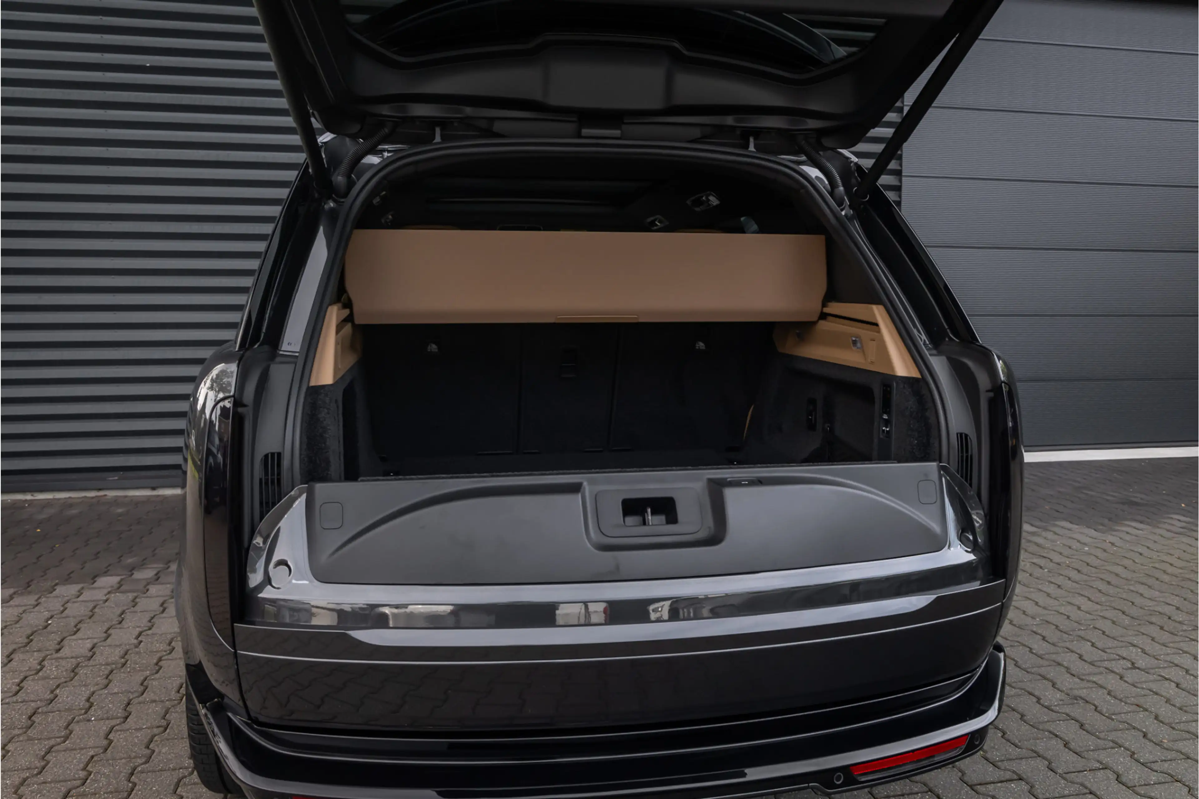 Land Rover Range Rover 3.0 P550e HSE PHEV 23'' - Carpathian Grey — photo 37