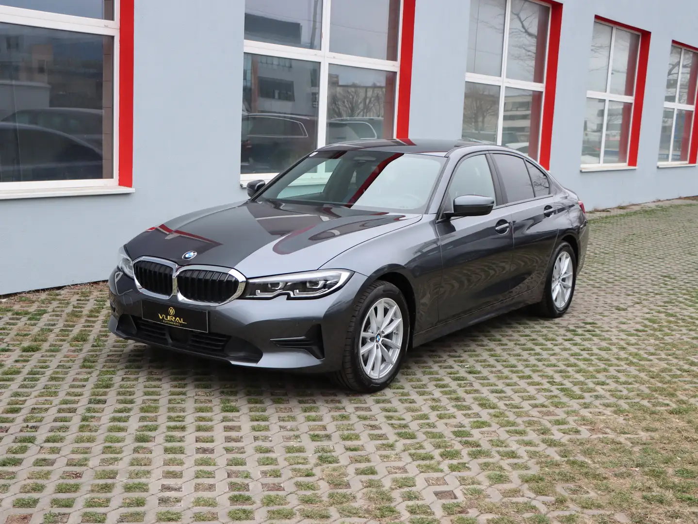 BMW 320 320d xDrive Individual G20 | LEDER | NAVI | HeadUP Grau - 2