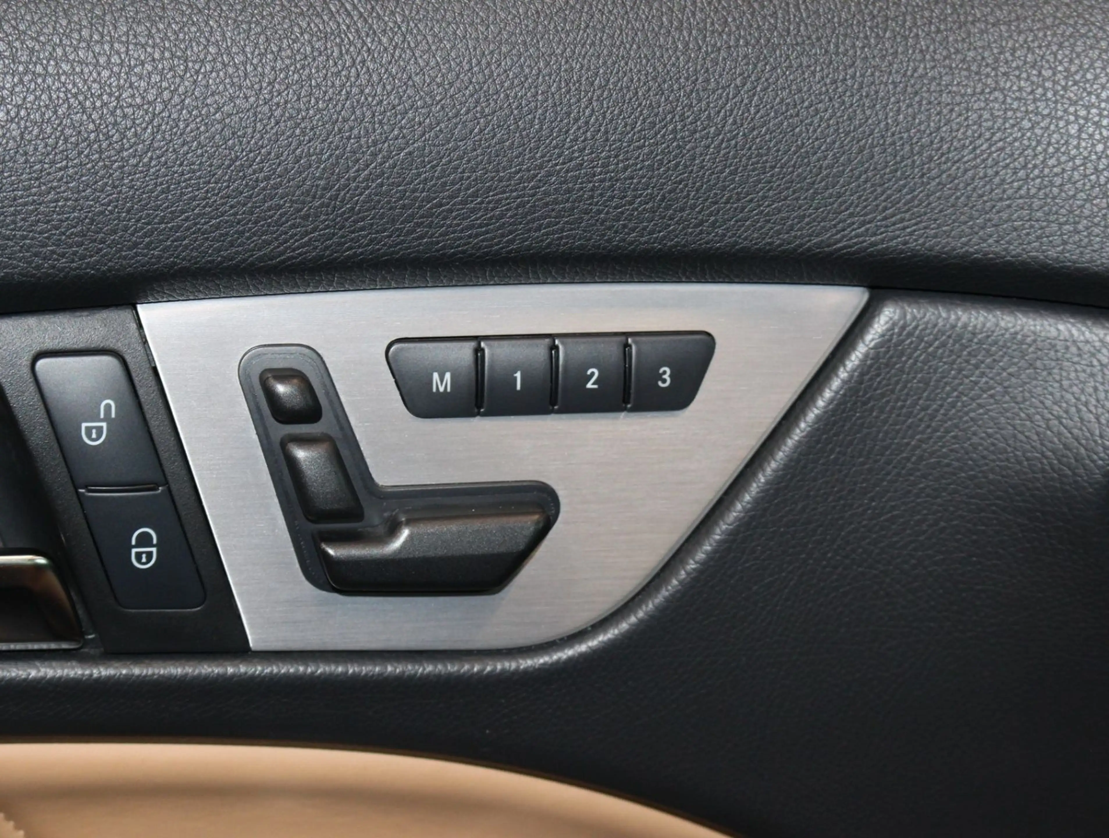 Mercedes-Benz C 63 AMG Coupé *1.Hand*Allewartungen bei MB — photo 14