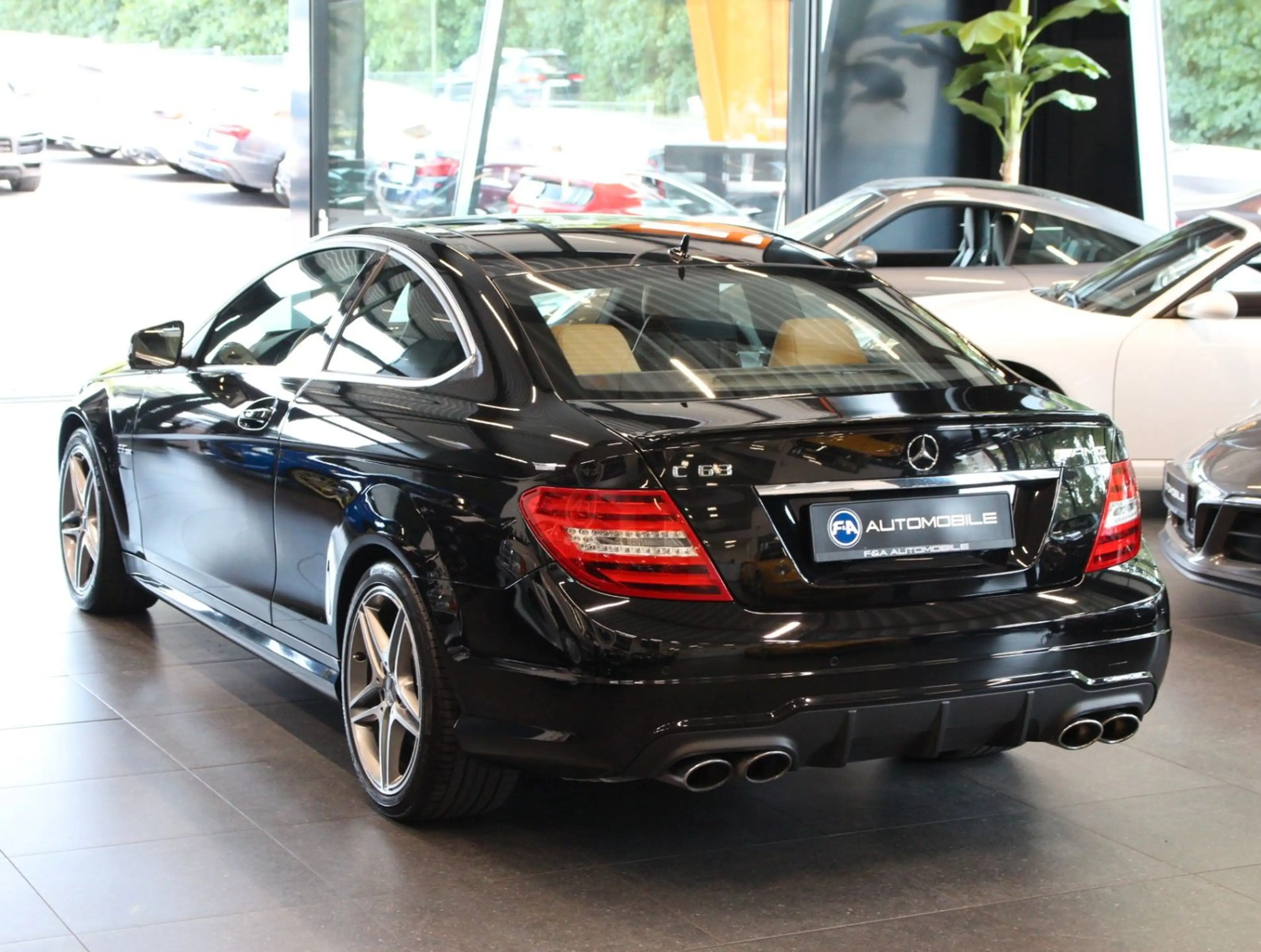 Mercedes-Benz C 63 AMG Coupé *1.Hand*Allewartungen bei MB — photo 4