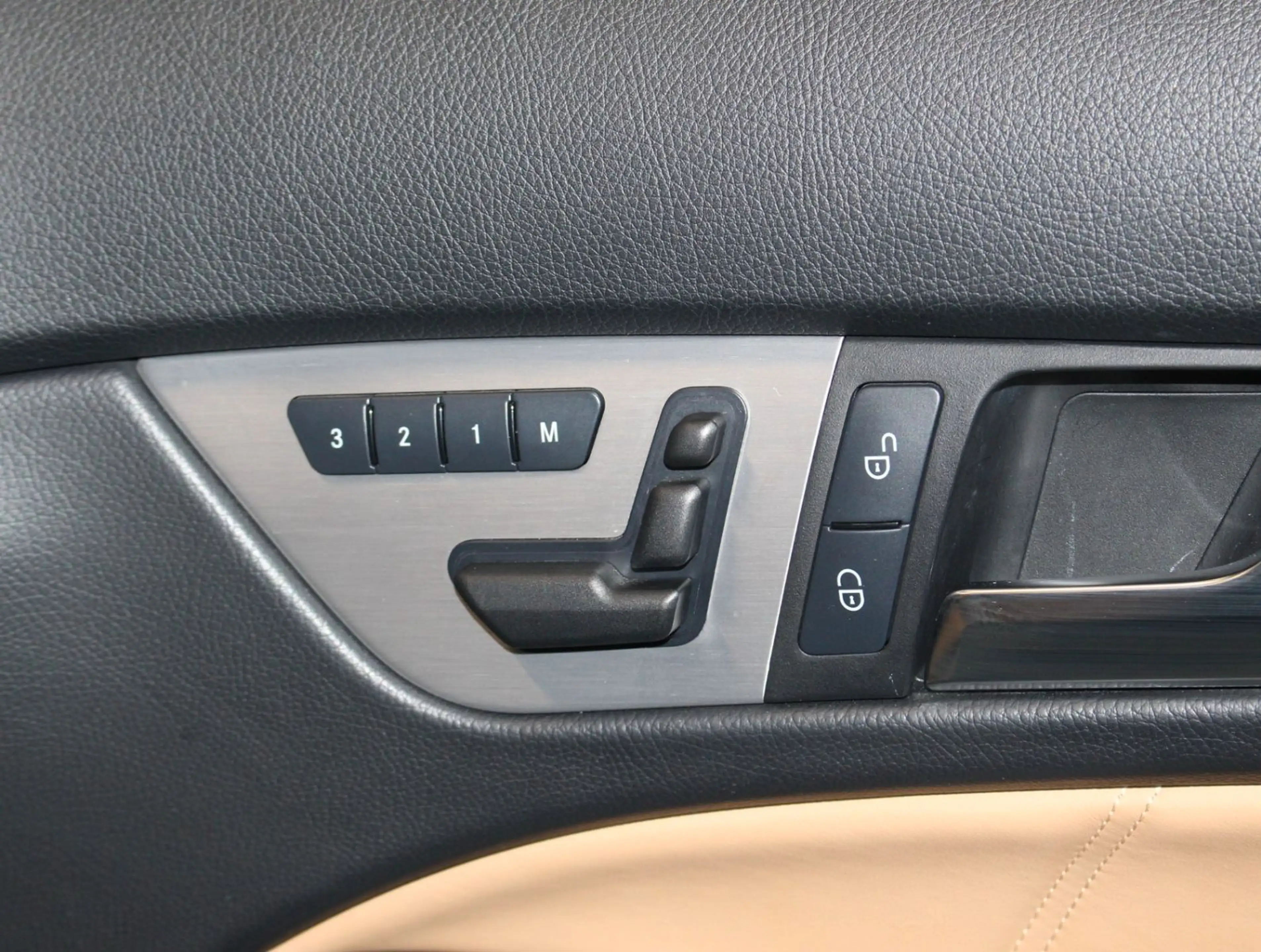 Mercedes-Benz C 63 AMG Coupé *1.Hand*Allewartungen bei MB — photo 10