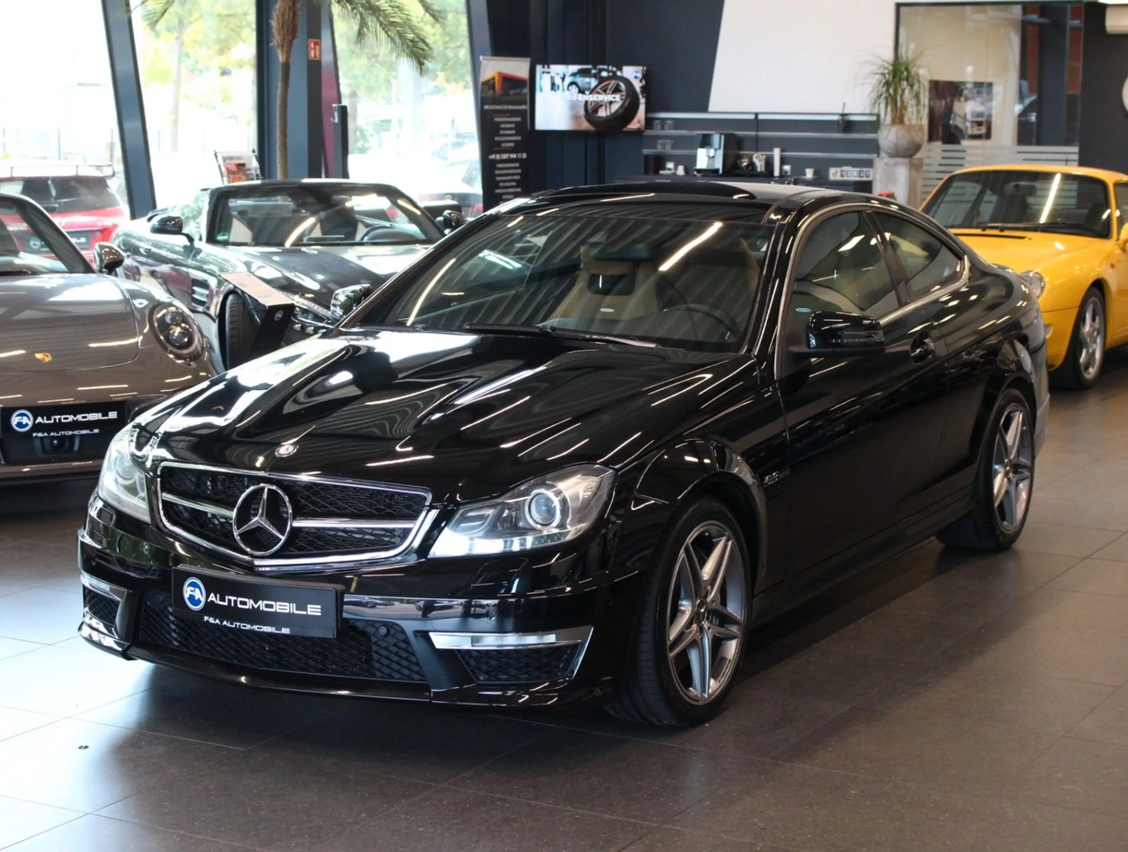 Mercedes-Benz C 63 AMG Coupé *1.Hand*Allewartungen bei MB