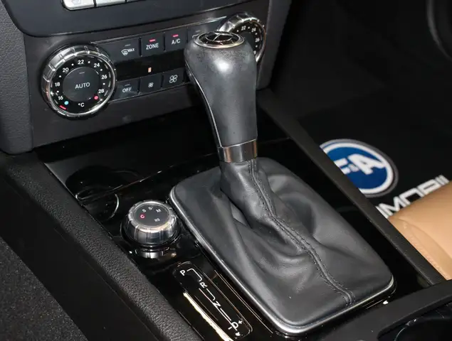 Mercedes-Benz C-Class view 16