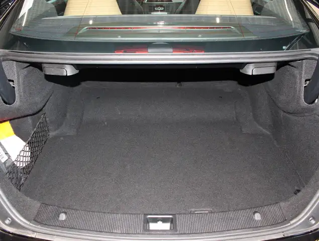 Mercedes-Benz C-Class view 7