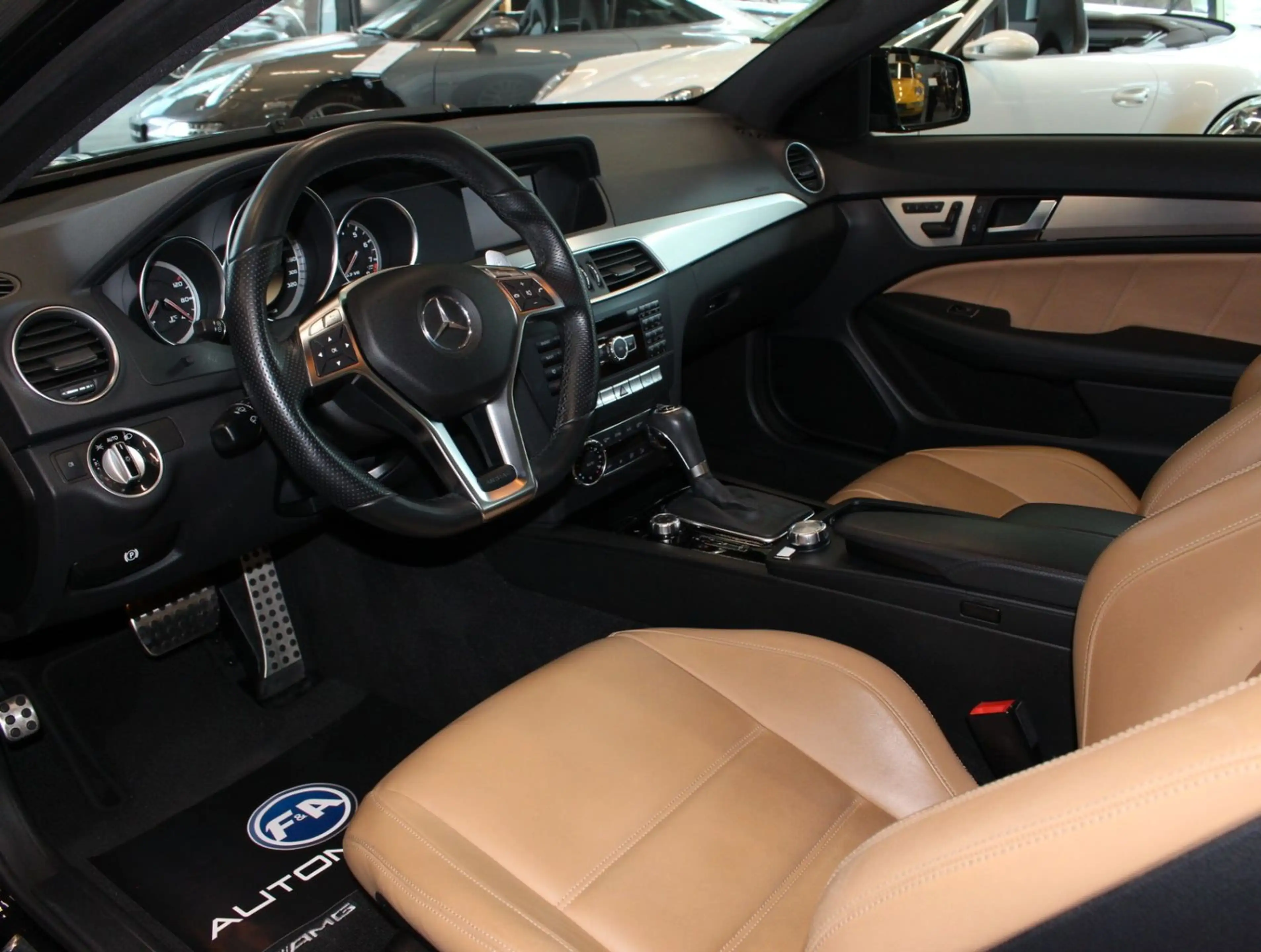 Mercedes-Benz C 63 AMG Coupé *1.Hand*Allewartungen bei MB — photo 13