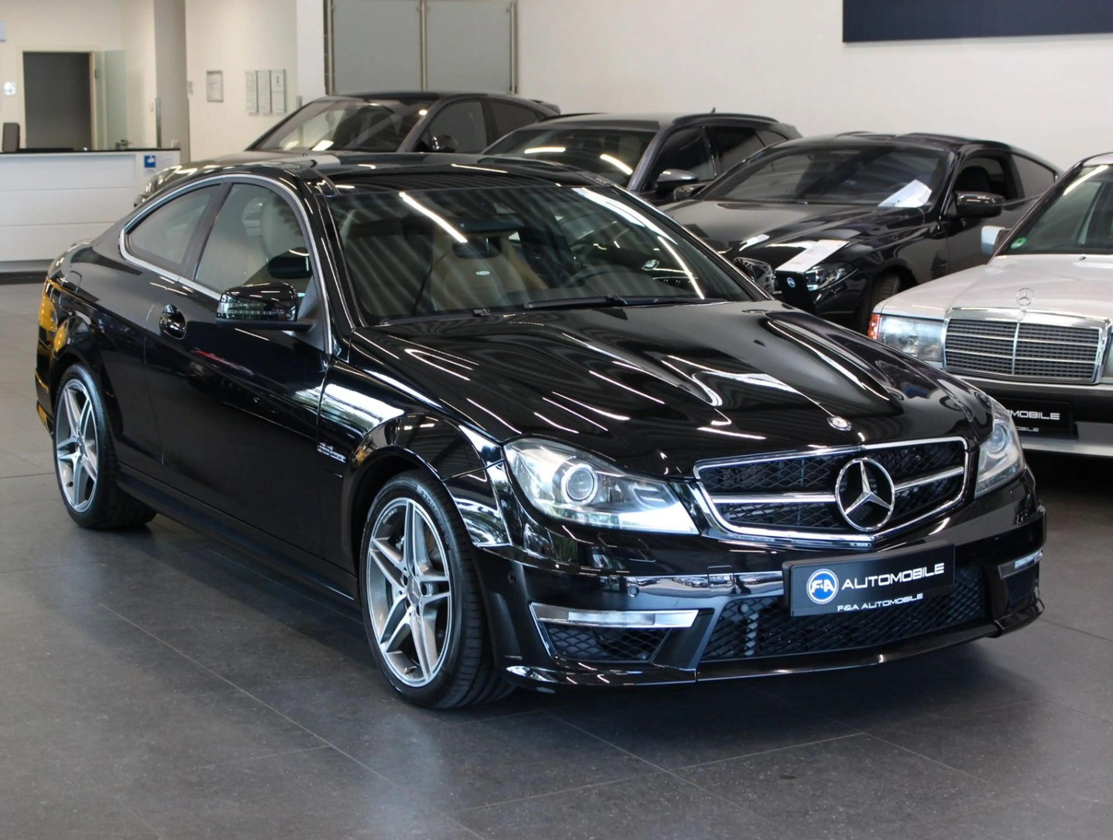 Mercedes-Benz C 63 AMG Coupé *1.Hand*Allewartungen bei MB — photo 2