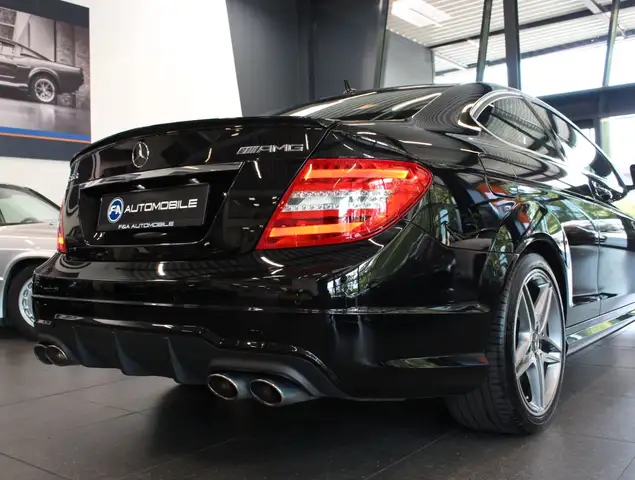Mercedes-Benz C-Class view 23