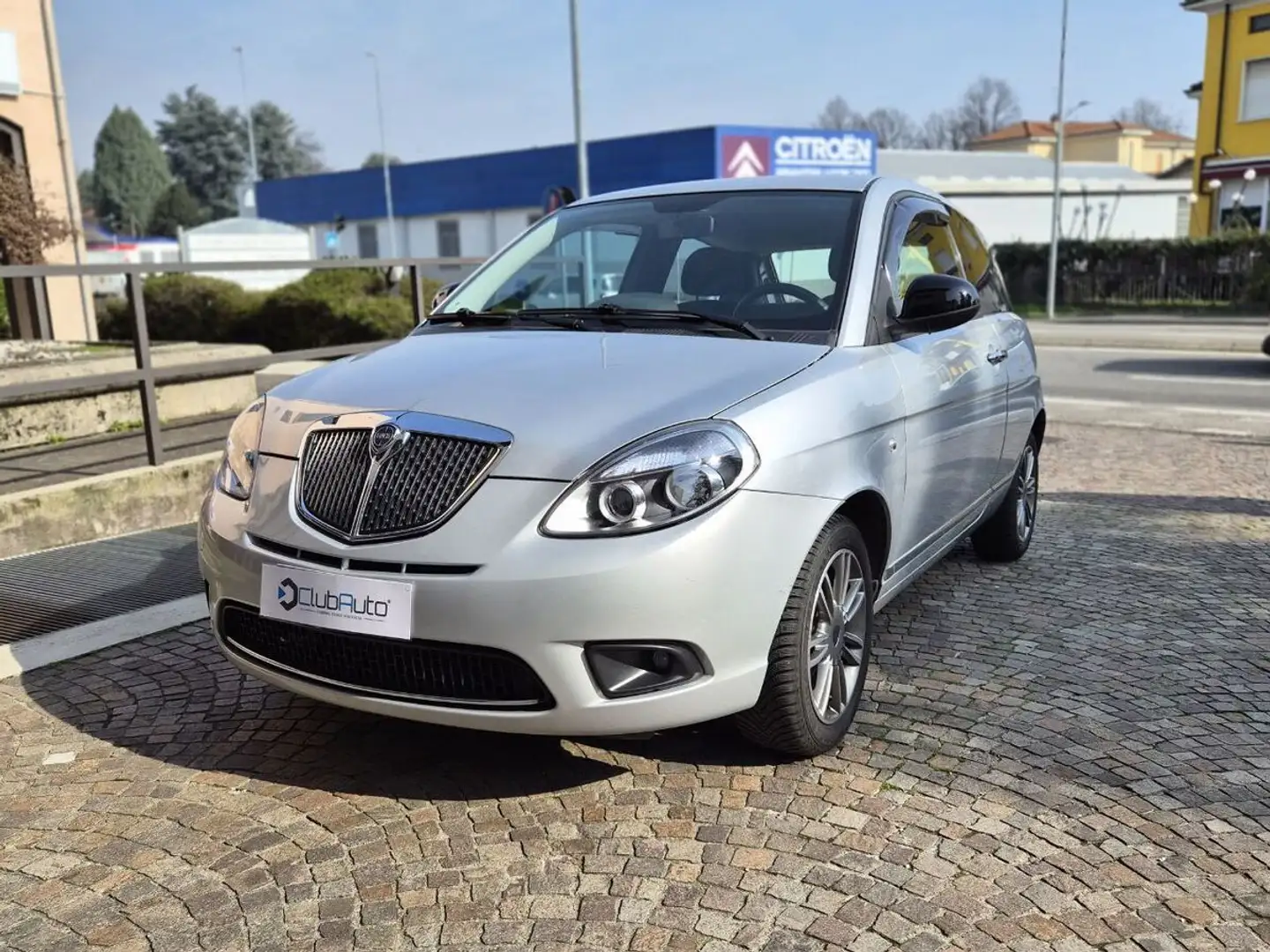 Lancia Ypsilon 1.2 8v Unyca Silber - 1