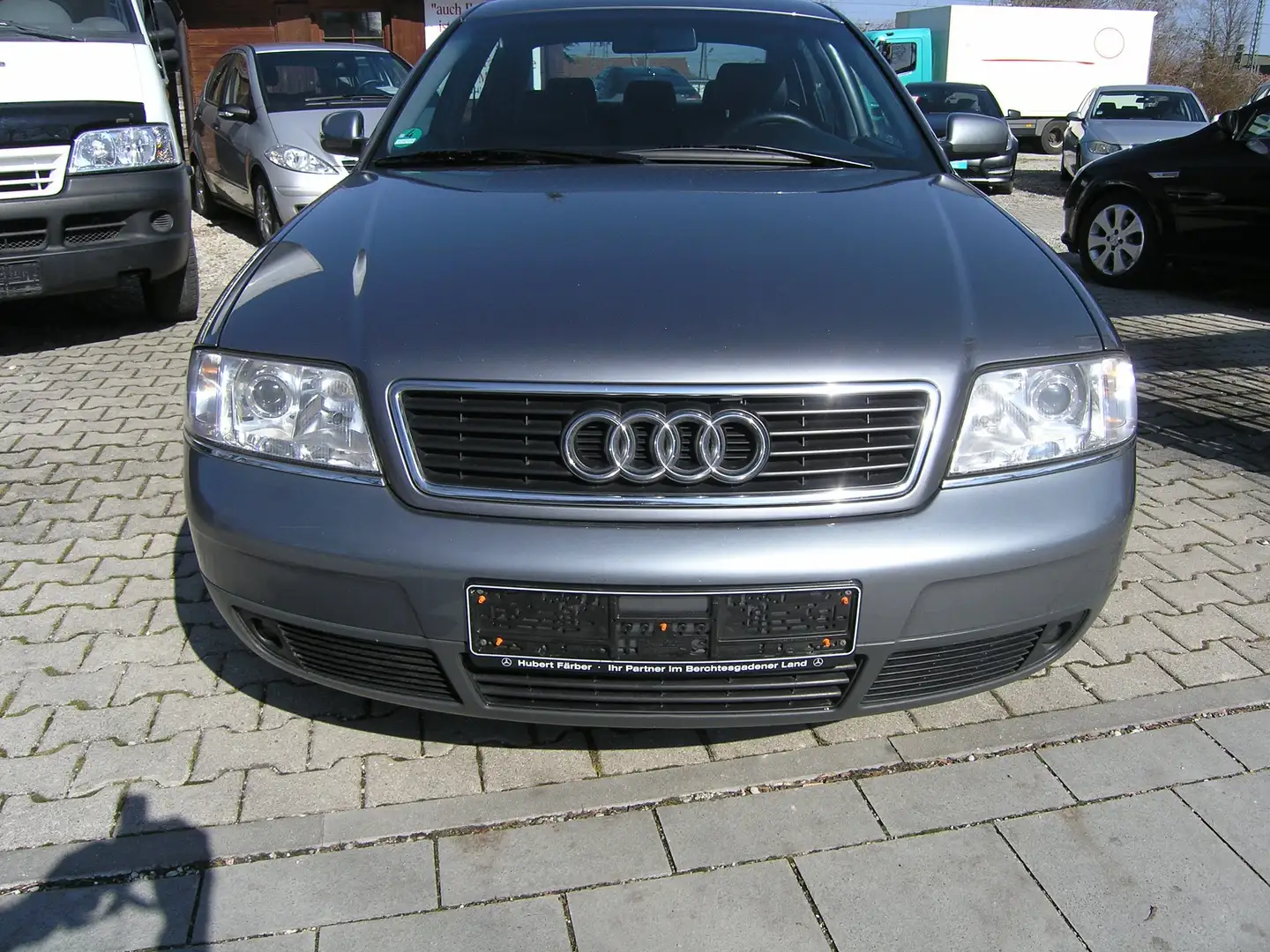 Audi A6 2.4 siva - 1
