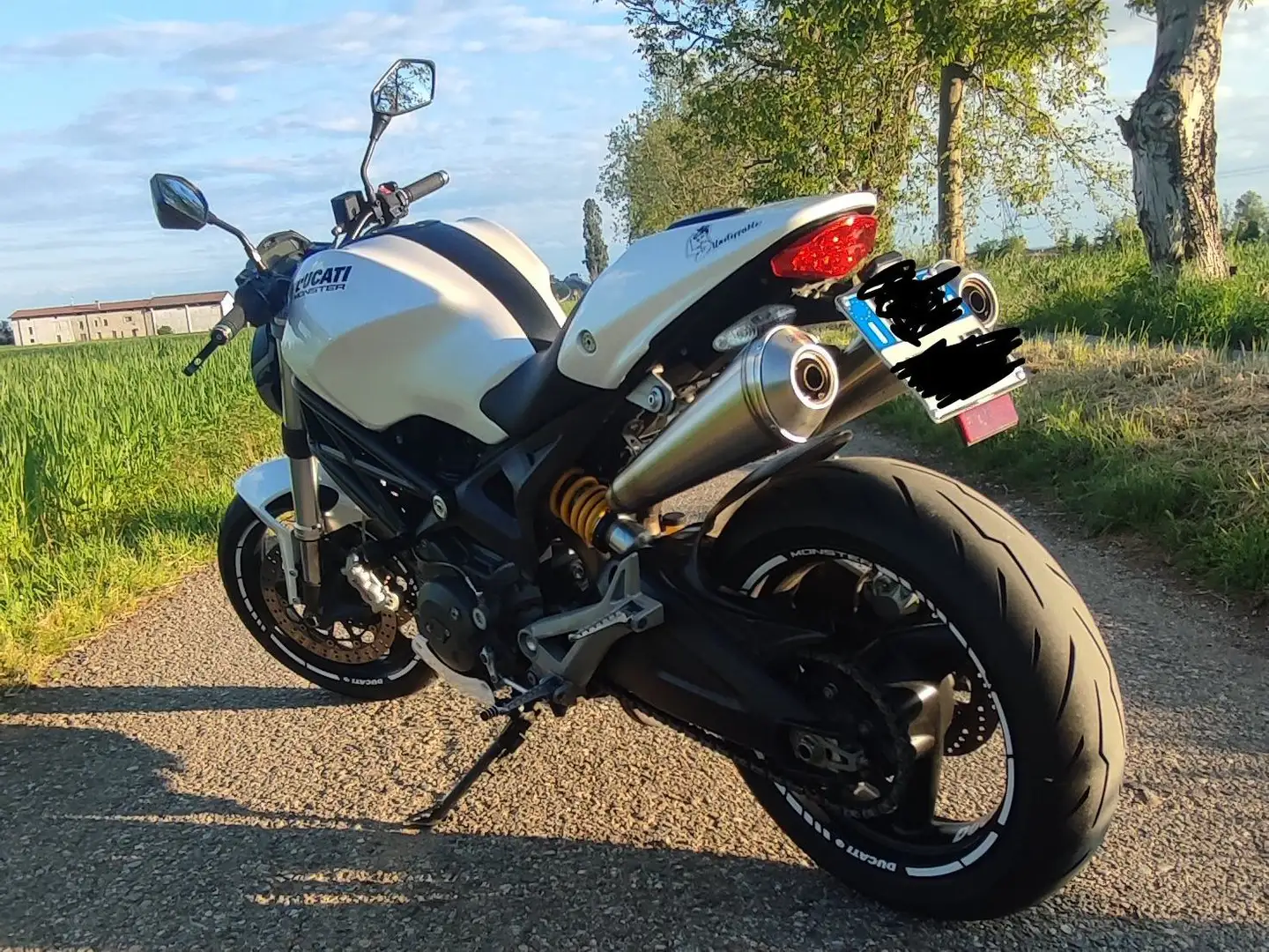 Ducati Monster 696 Beyaz - 2