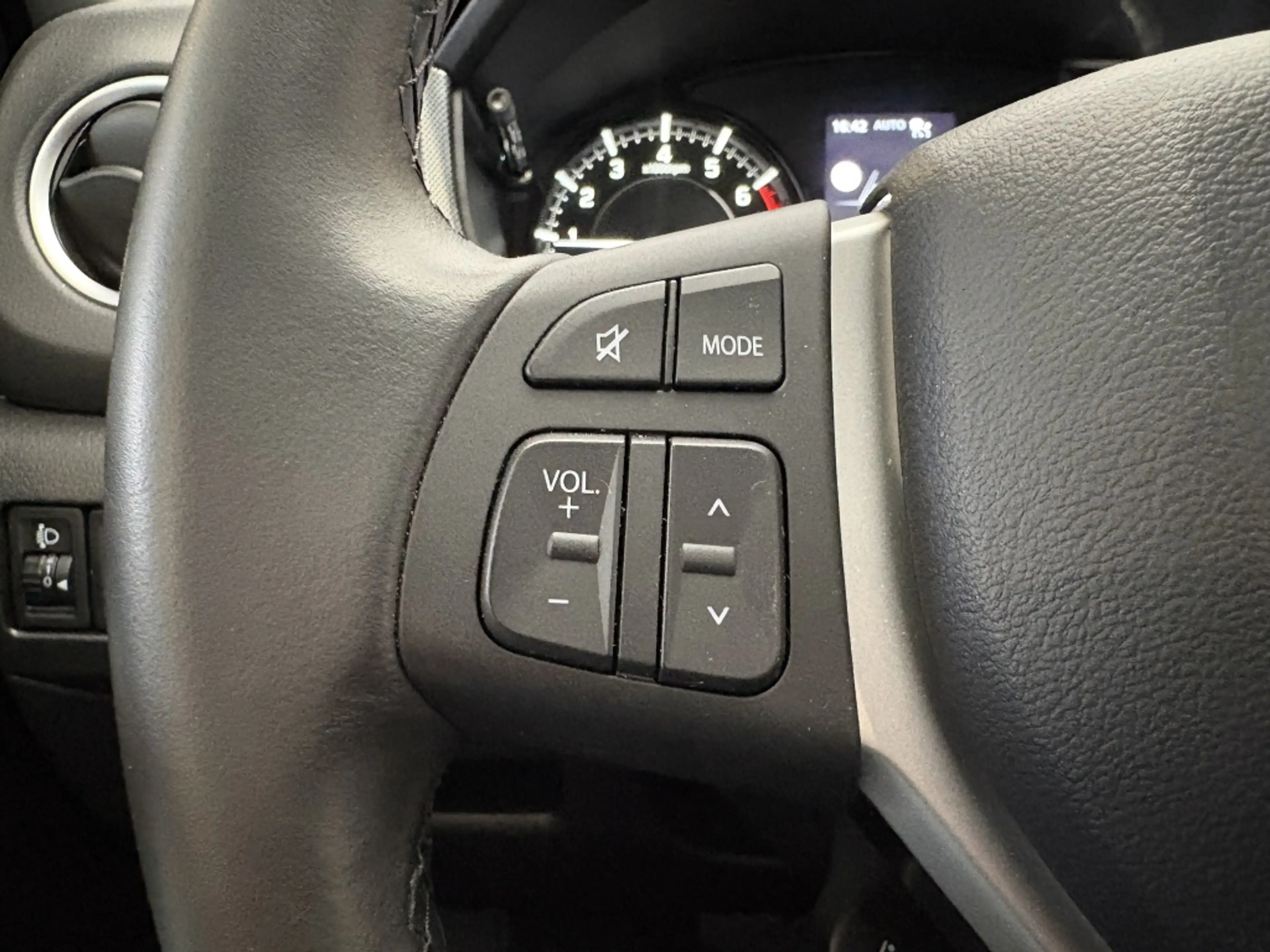 Suzuki Vitara 1.4 Boosterjet Style [ PANORAMADAK | APPLE CARPLAY — photo 29