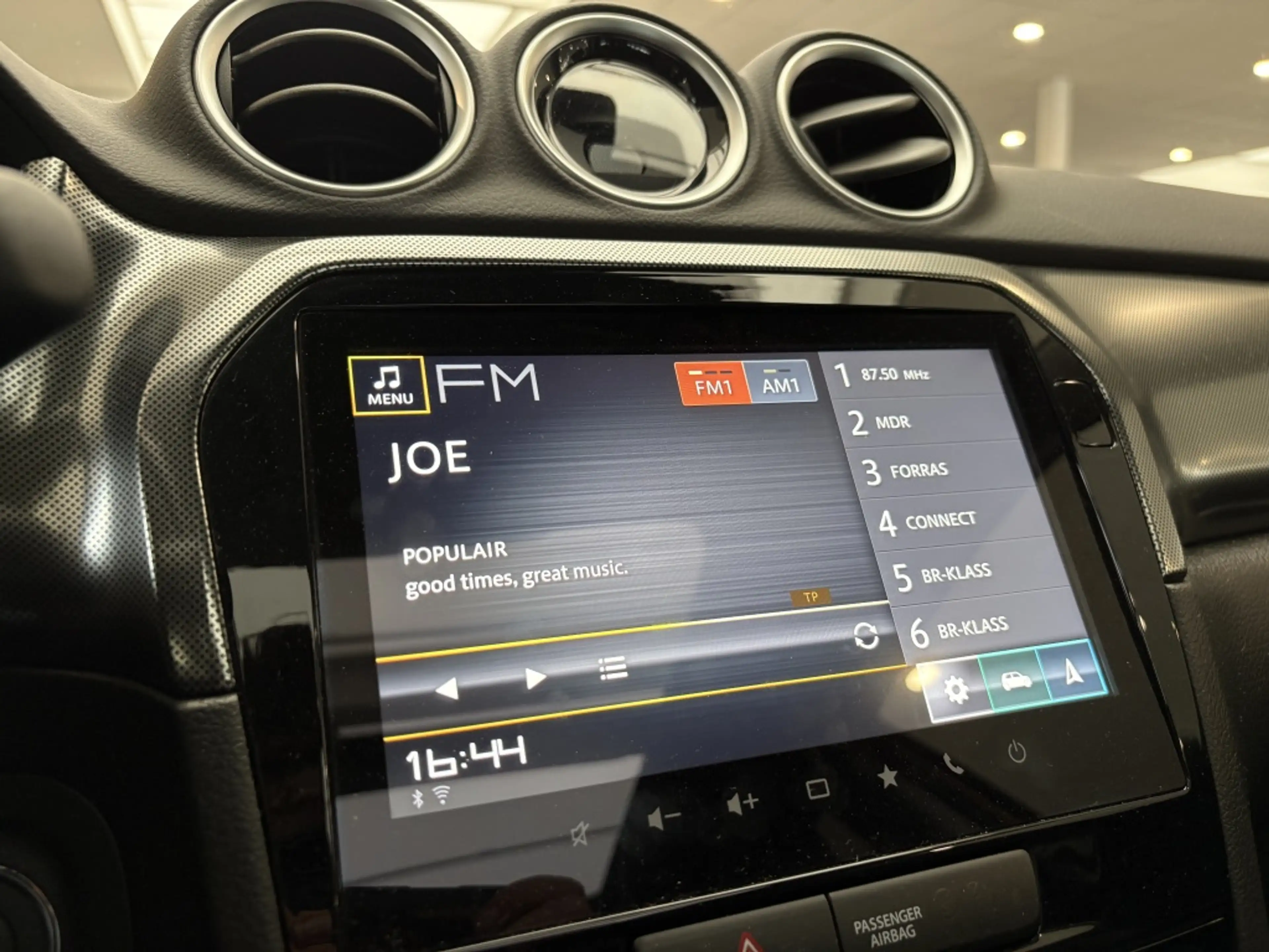 Suzuki Vitara 1.4 Boosterjet Style [ PANORAMADAK | APPLE CARPLAY — photo 14