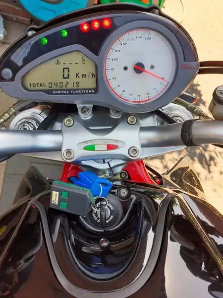 MV Agusta Brutale 910 - foto 8