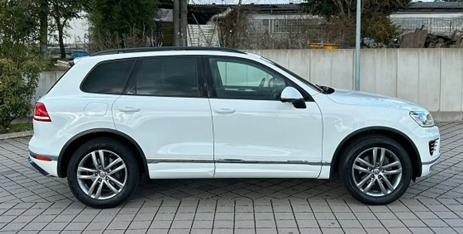 Volkswagen Touareg 3.0 V6 TDI SCR Blue Motion DPF Automatik Weiß - 1