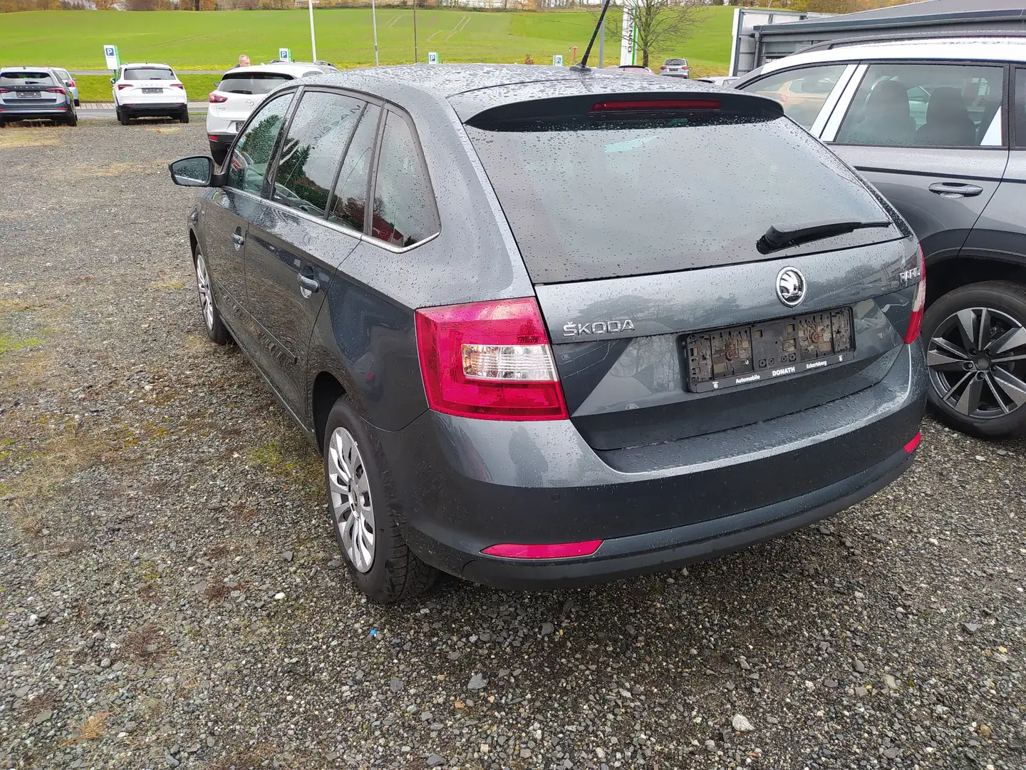 Skoda Rapid/Spaceback 1.4 TSi Drive DSG Grau - 2