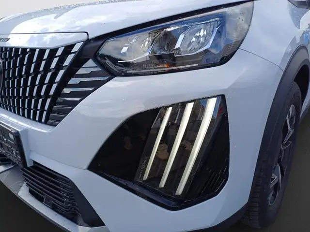 Peugeot 2008 view 9