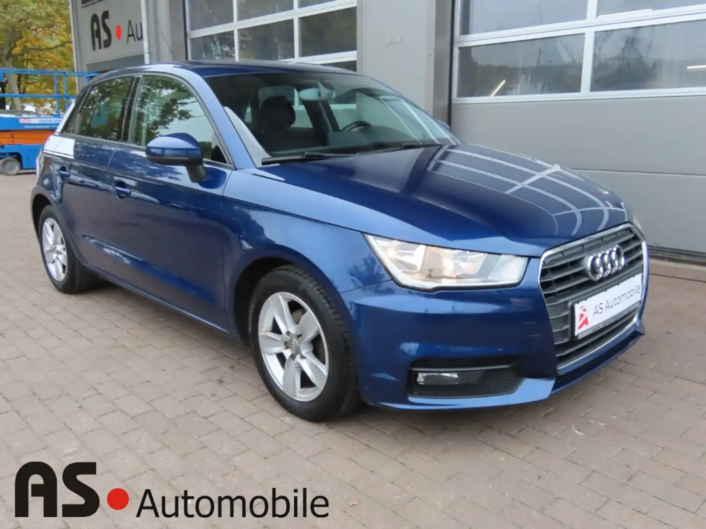 Audi A1 Sportback 1.4TDI 2.Hd*Navi*SHZ*PDC*8-fach Bleu - 1