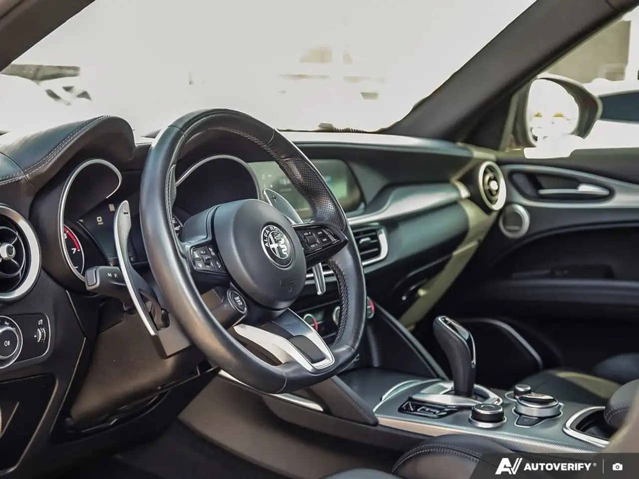 Alfa Romeo Stelvio снимка Alfa Romeo Stelvio